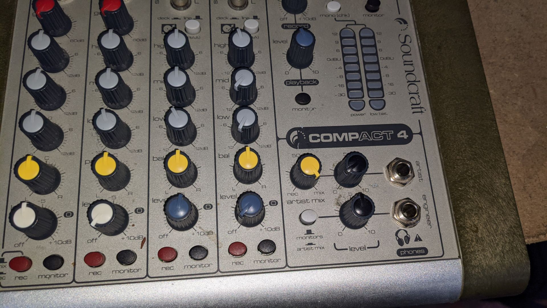 Soundcraft Compact 4 mixer - Image 4 of 7