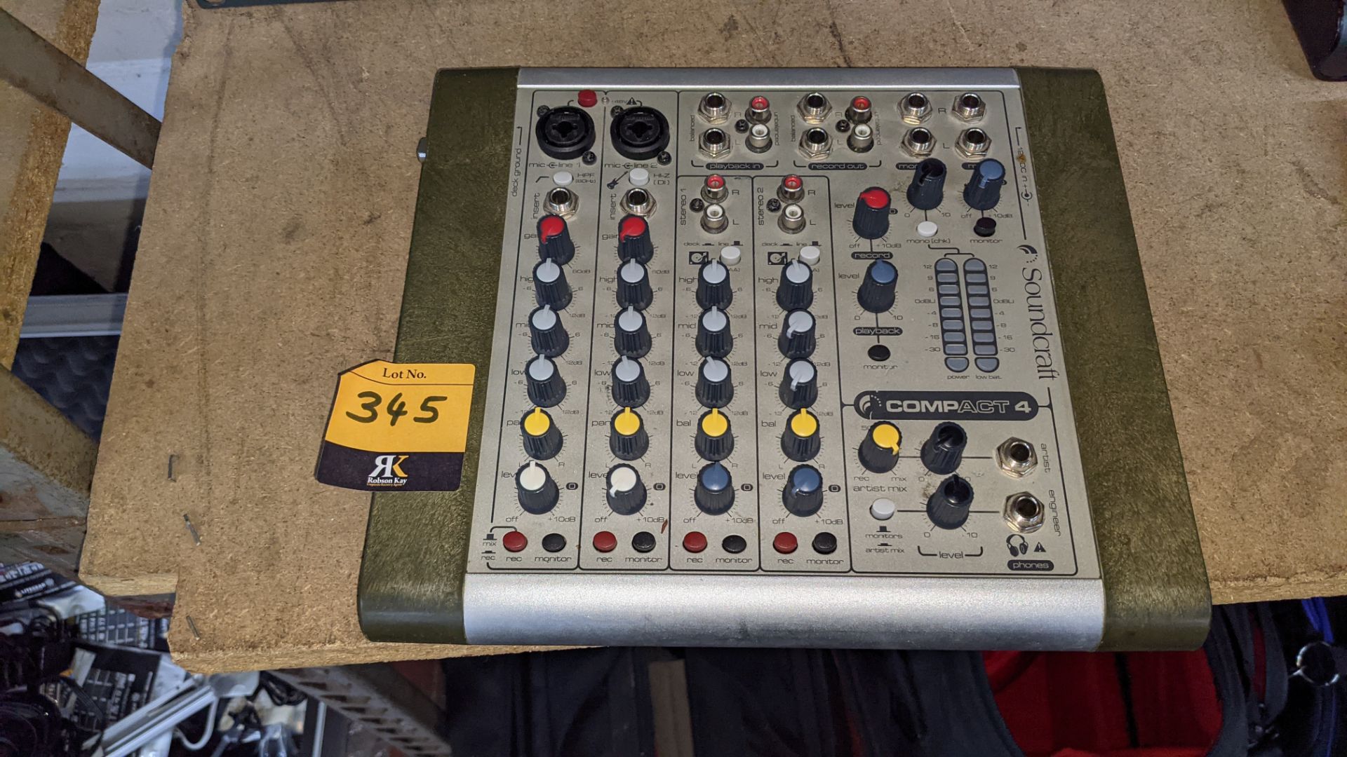 Soundcraft Compact 4 mixer
