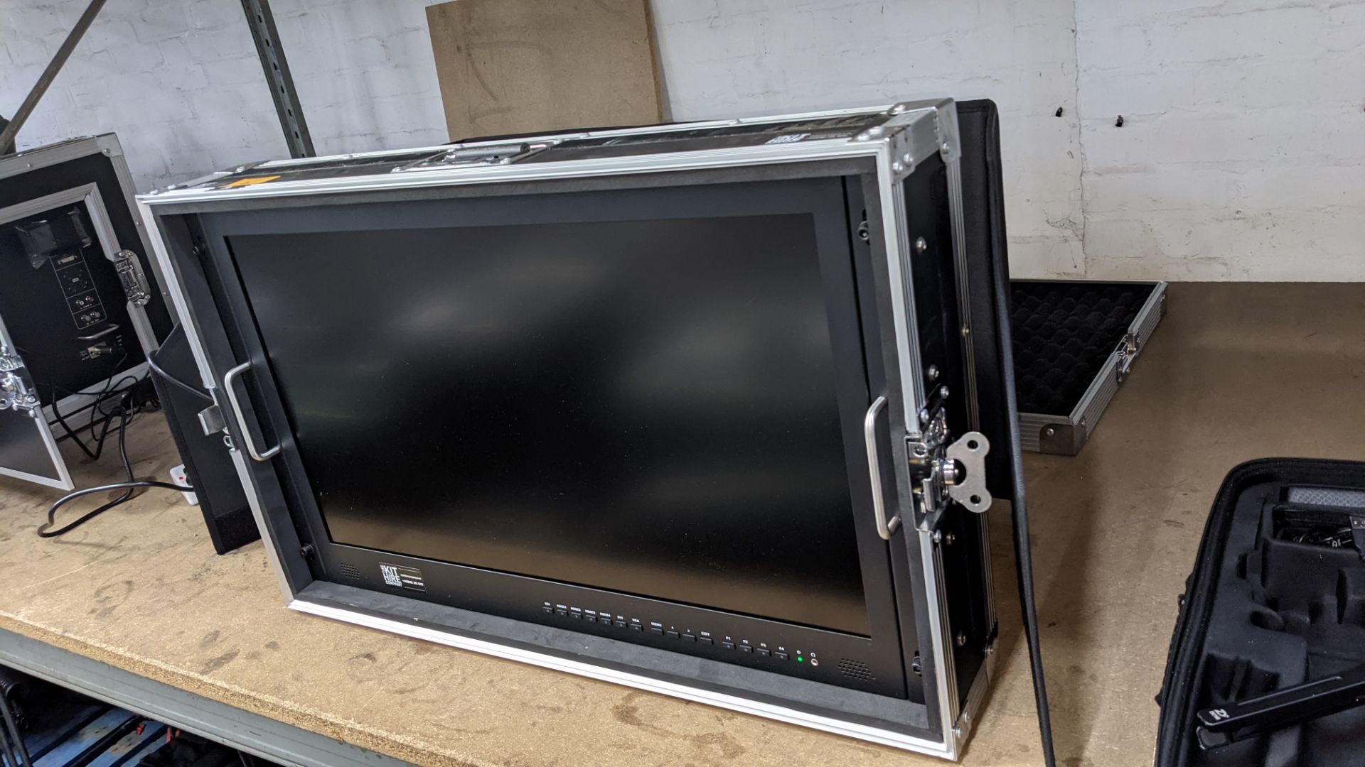 Lilliput BM280-4KS: 28" 4K widescreen field monitor with 3D LUTS and HDR, in built-in flight case - Image 13 of 13