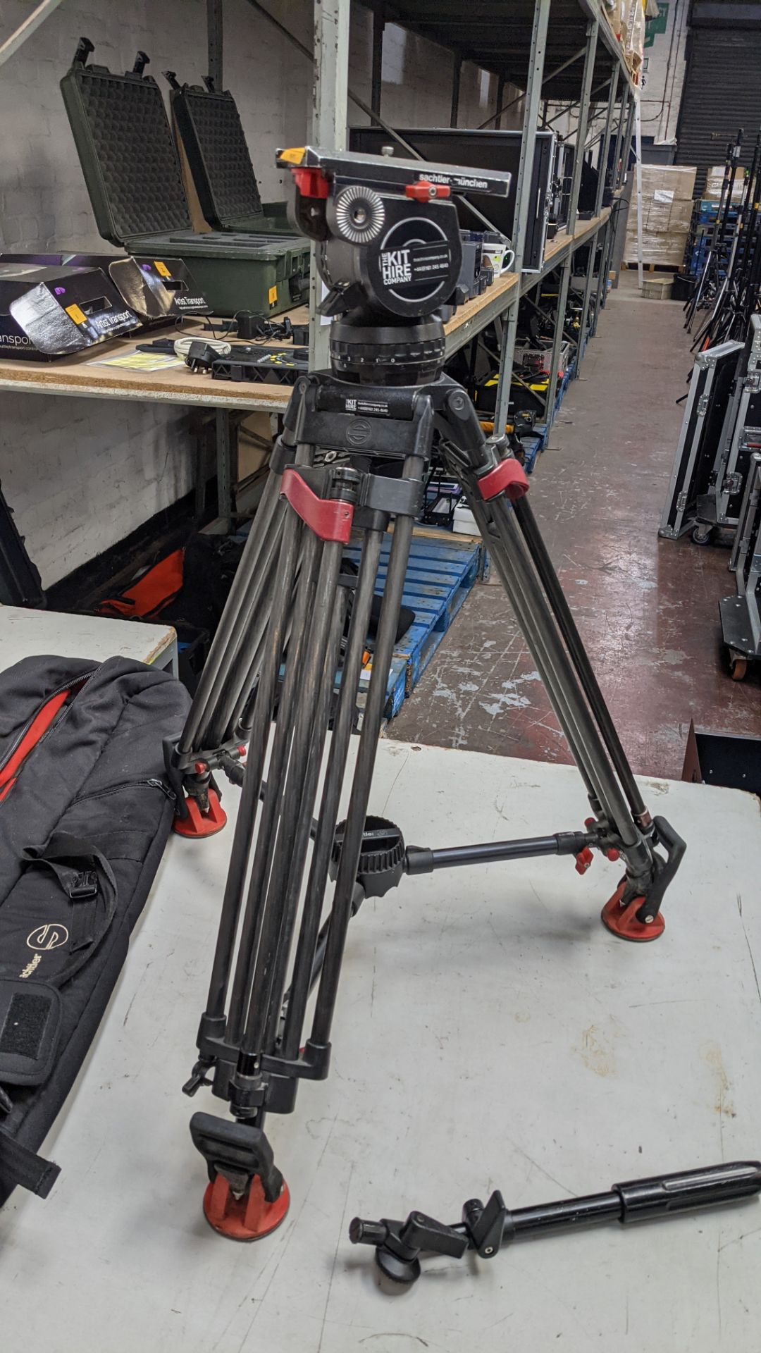 Sachtler Video 18P with Carbon Fibre multi-adjustable tripod including carry case & handle - Image 8 of 12