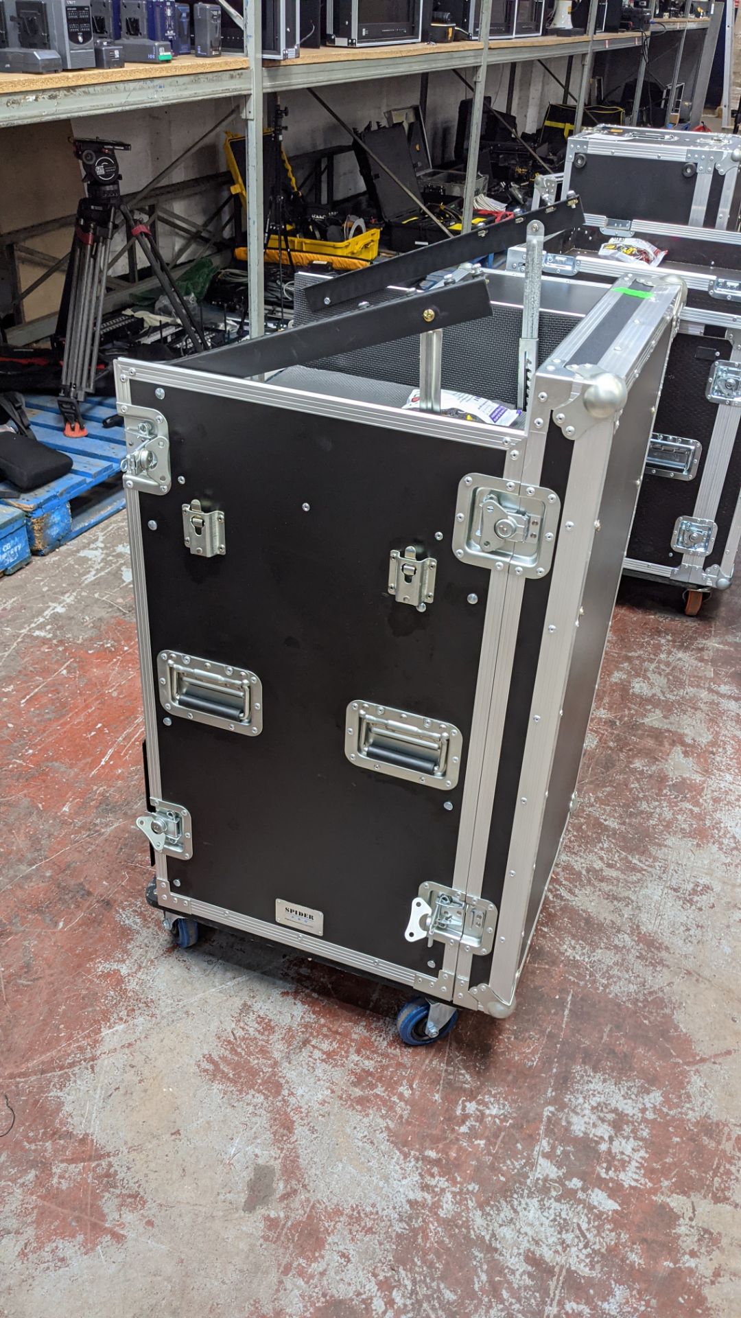 Spider 19inch rack case comprising 15U mobile rack with front & rear covers that turn into optional - Image 13 of 17