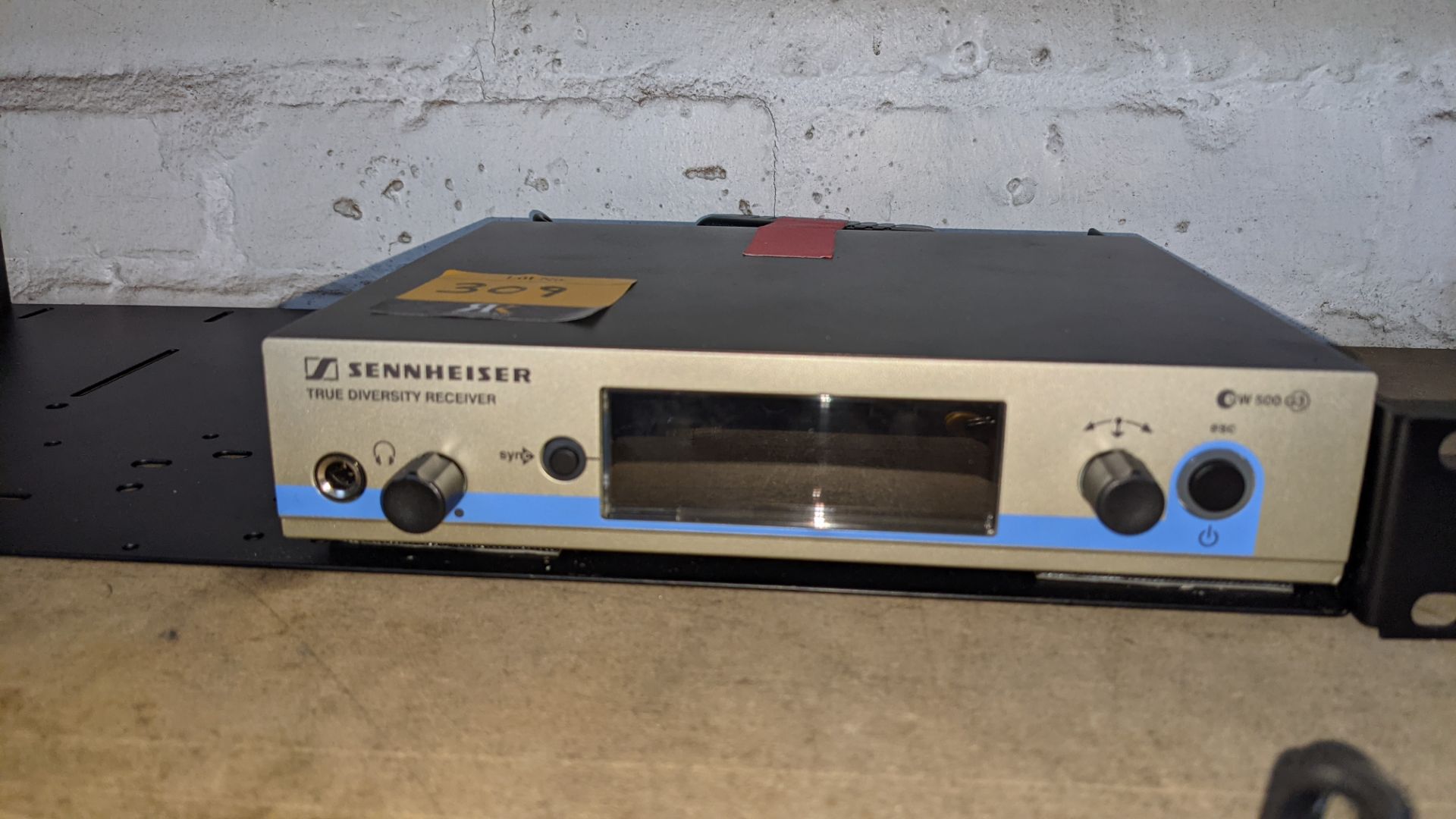 Sennheiser EW500G3 True Diversity receiver including powerpack & rack mounting board - Image 5 of 8