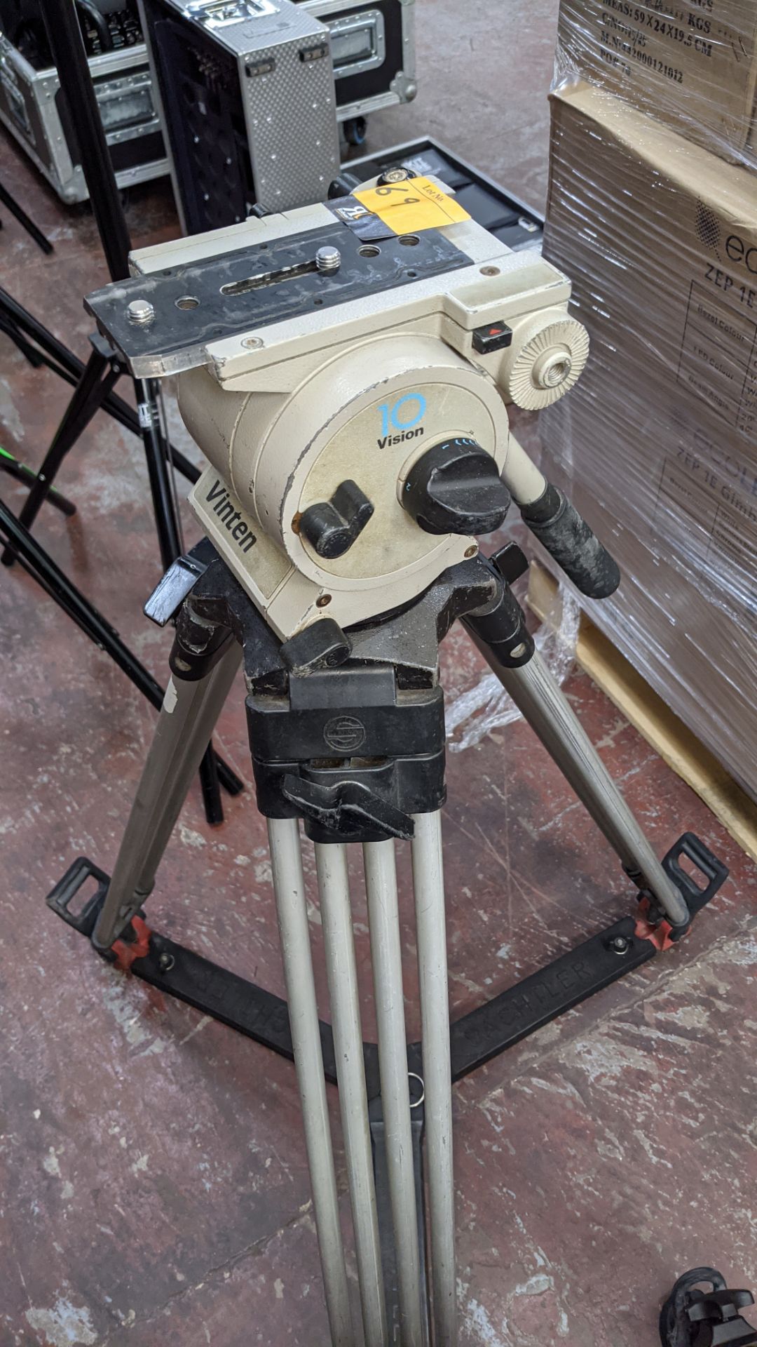 Sachtler tripod with Vinten 10 vision head - Image 4 of 8