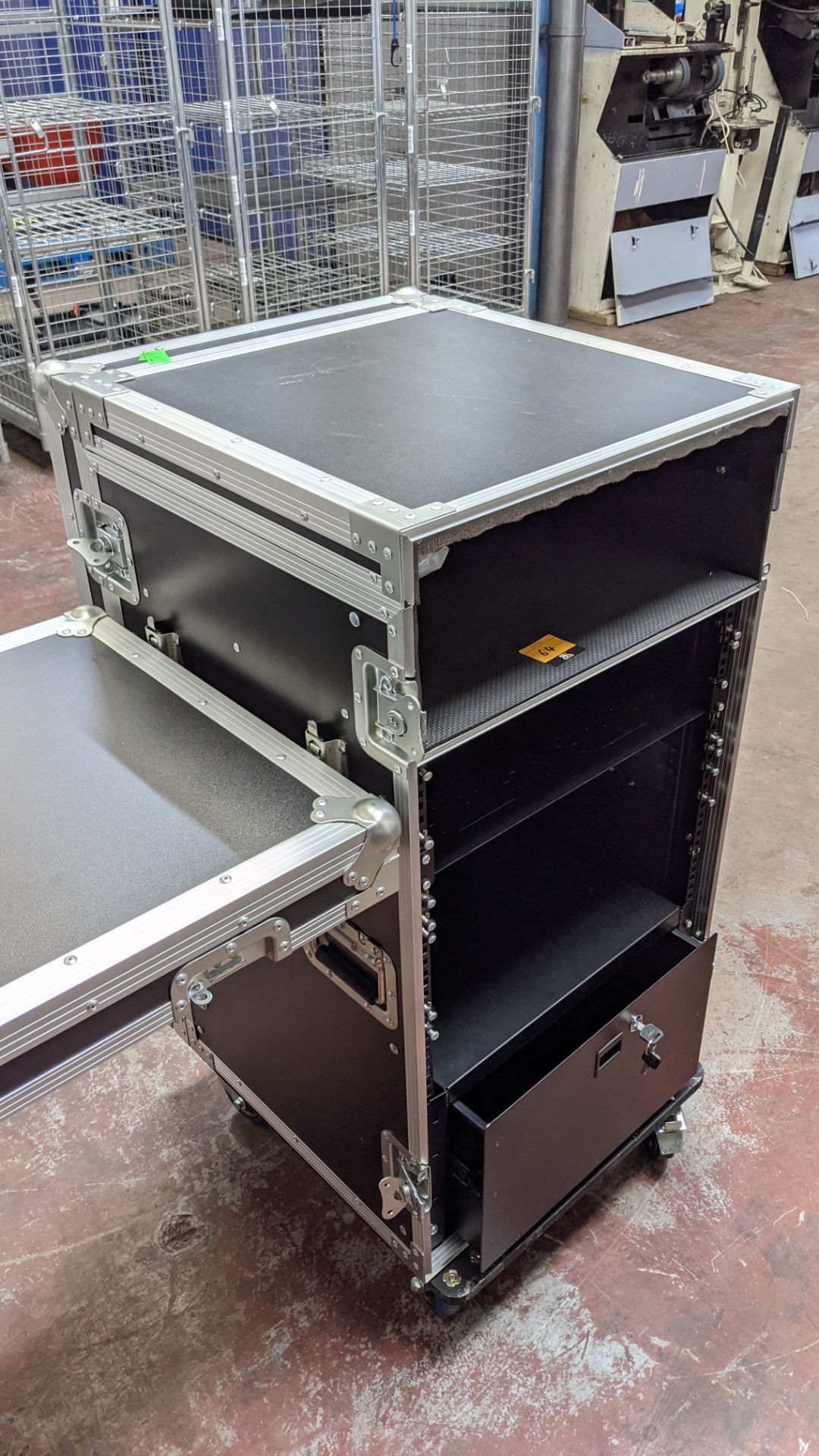 Spider 19inch rack case comprising 15U mobile rack with front & rear covers that turn into optional - Image 14 of 17