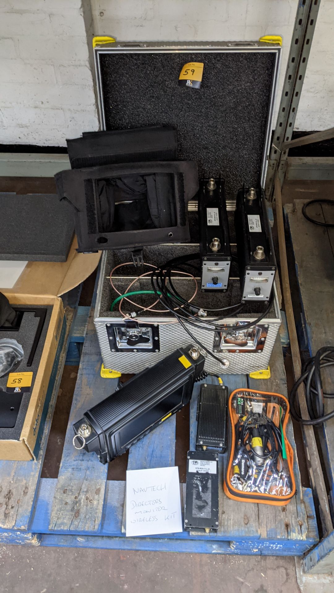 Navtech Director's Long Range Wireless Video Monitor kit in heavy-duty flight case - Image 12 of 12