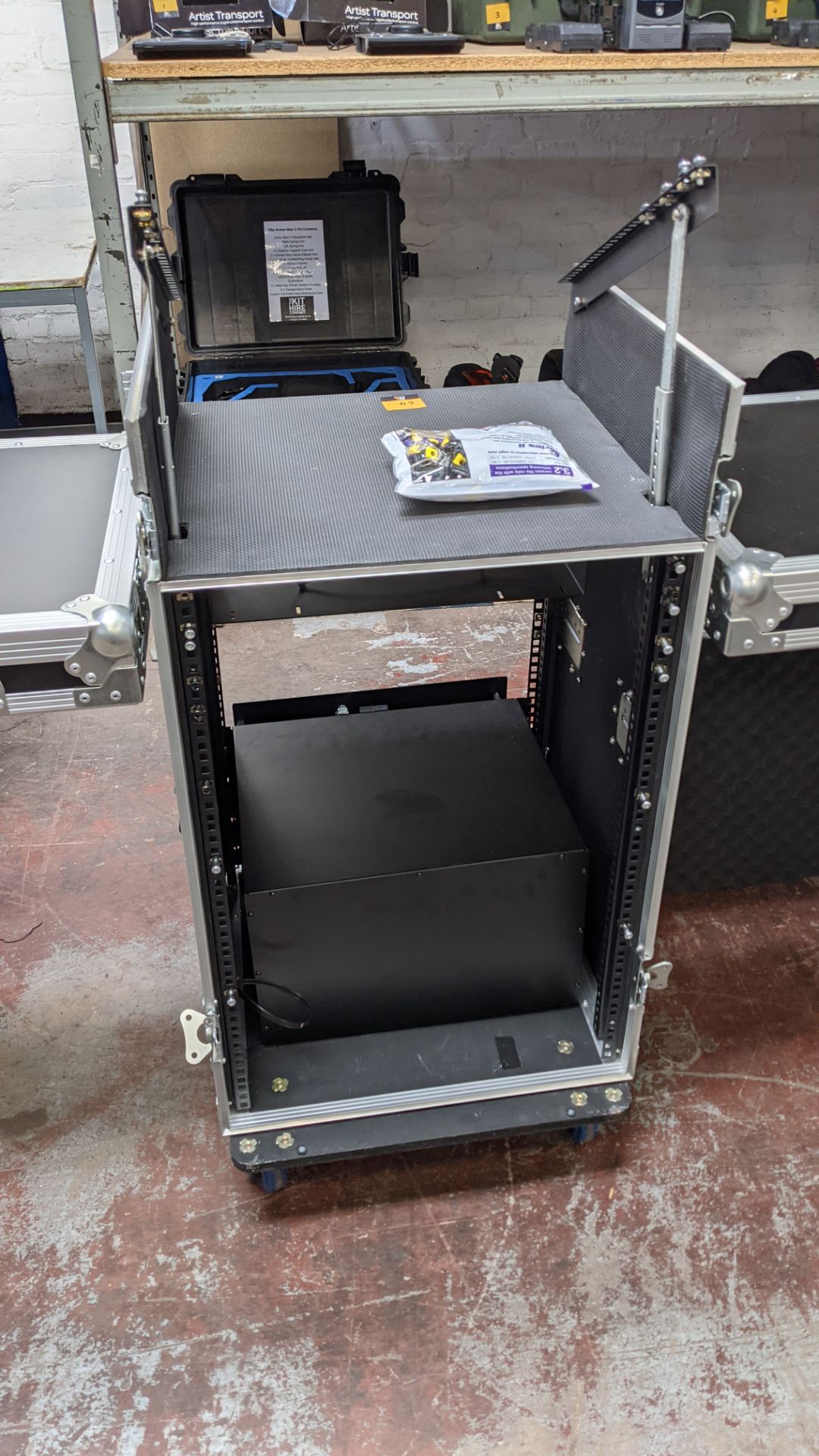 Spider 19inch rack case comprising 15U mobile rack with front & rear covers that turn into optional - Image 12 of 17