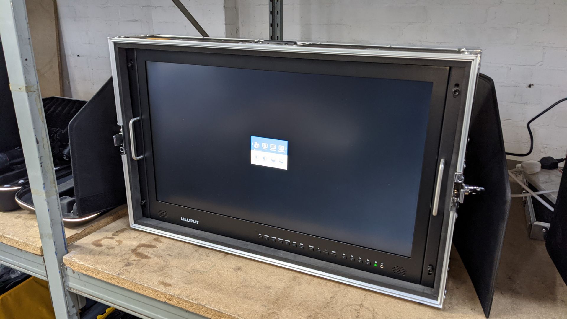 Lilliput BM280-4KS: 28" 4K widescreen field monitor with 3D LUTS and HDR, in built-in flight case