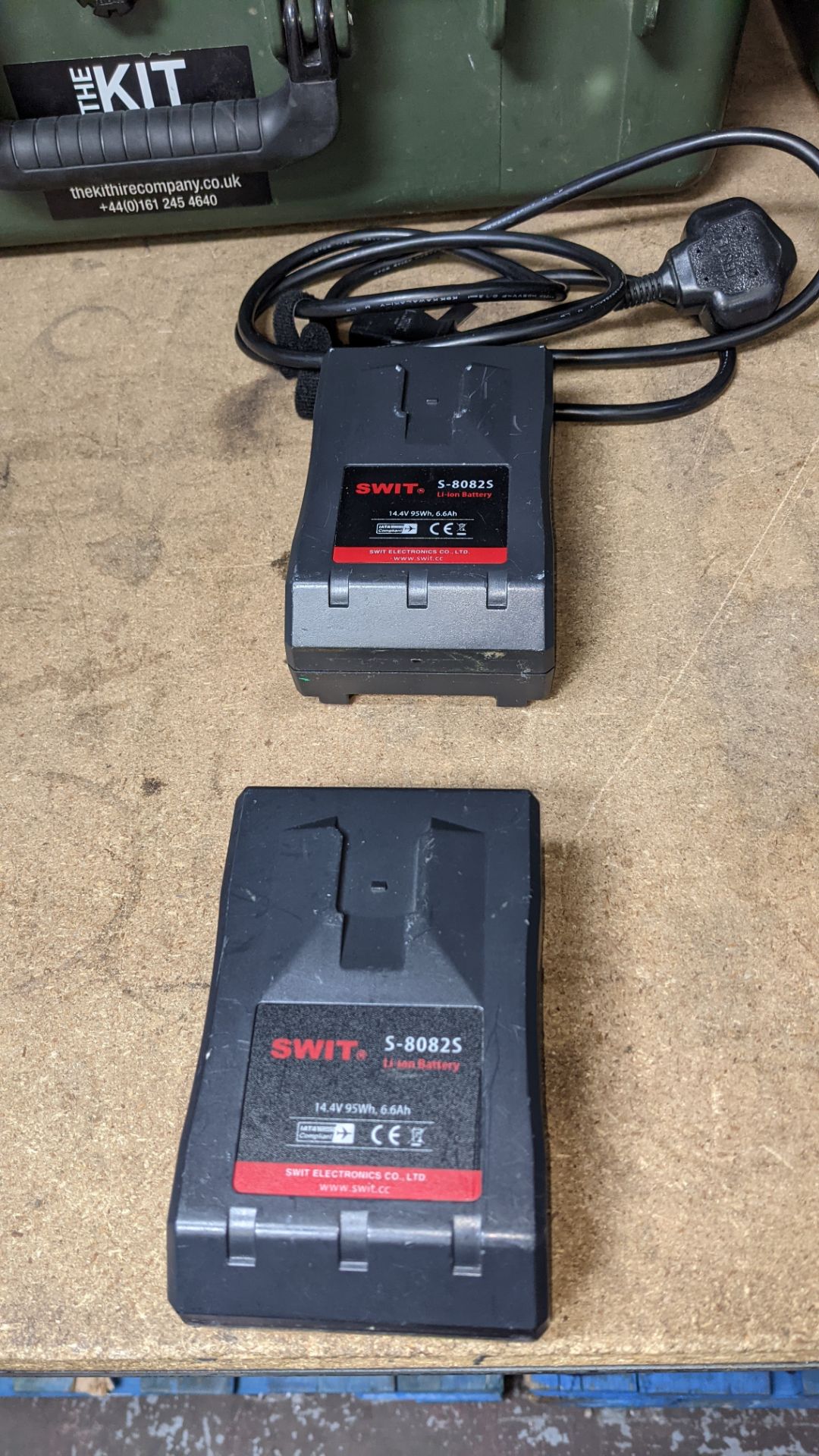 SWIT battery & charging system consisting of model D-3004S 4-bay charger & 4 off model S-8082S batte - Image 9 of 14