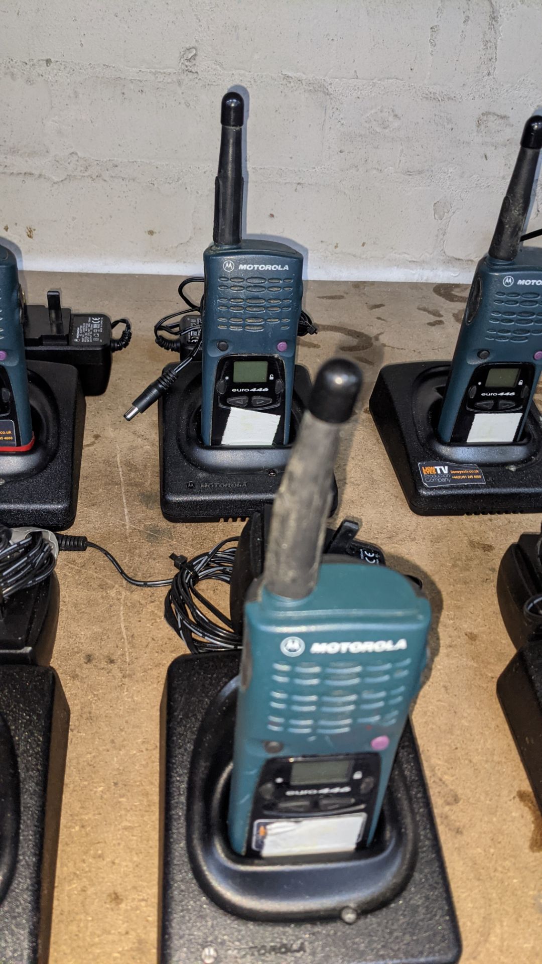 8 off Motorola walkie-talkies, model Euro 446 plus 7 base stations, 6 power packs, 2 hand-held wired - Image 5 of 9