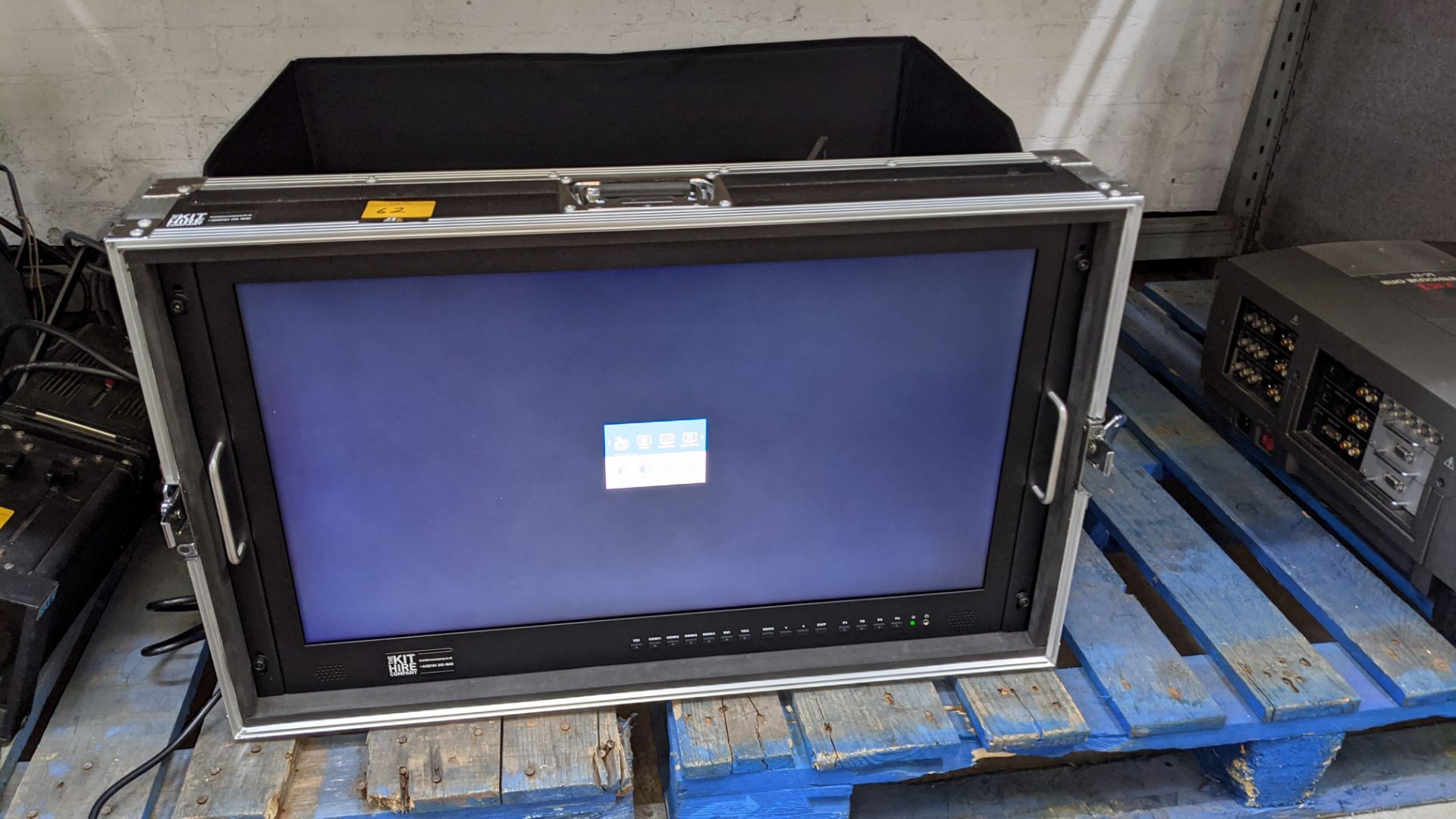 Lilliput BM280-4KS: 28" 4K widescreen field monitor with 3D LUTS and HDR, in built-in flight case - Image 3 of 13
