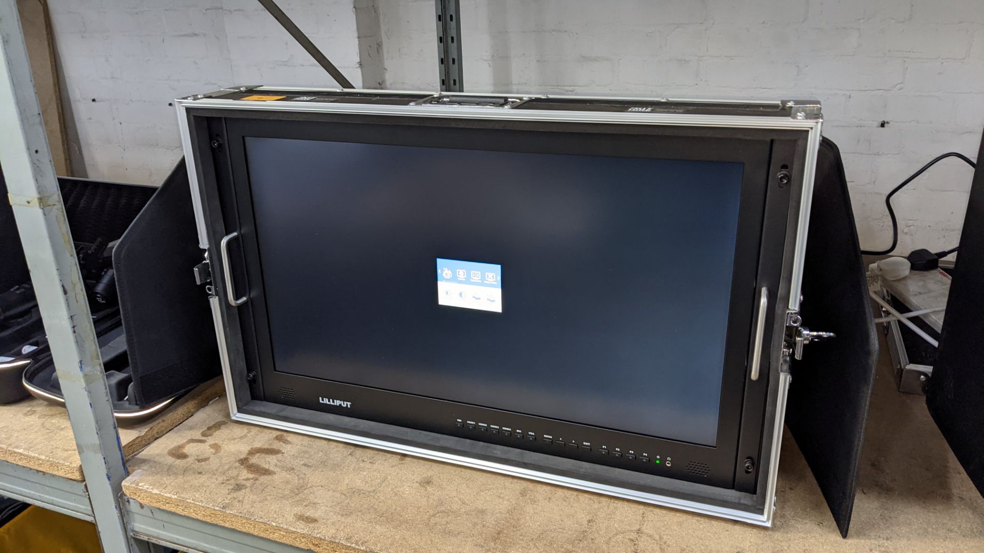 Lilliput BM280-4KS: 28" 4K widescreen field monitor with 3D LUTS and HDR, in built-in flight case - Image 2 of 11