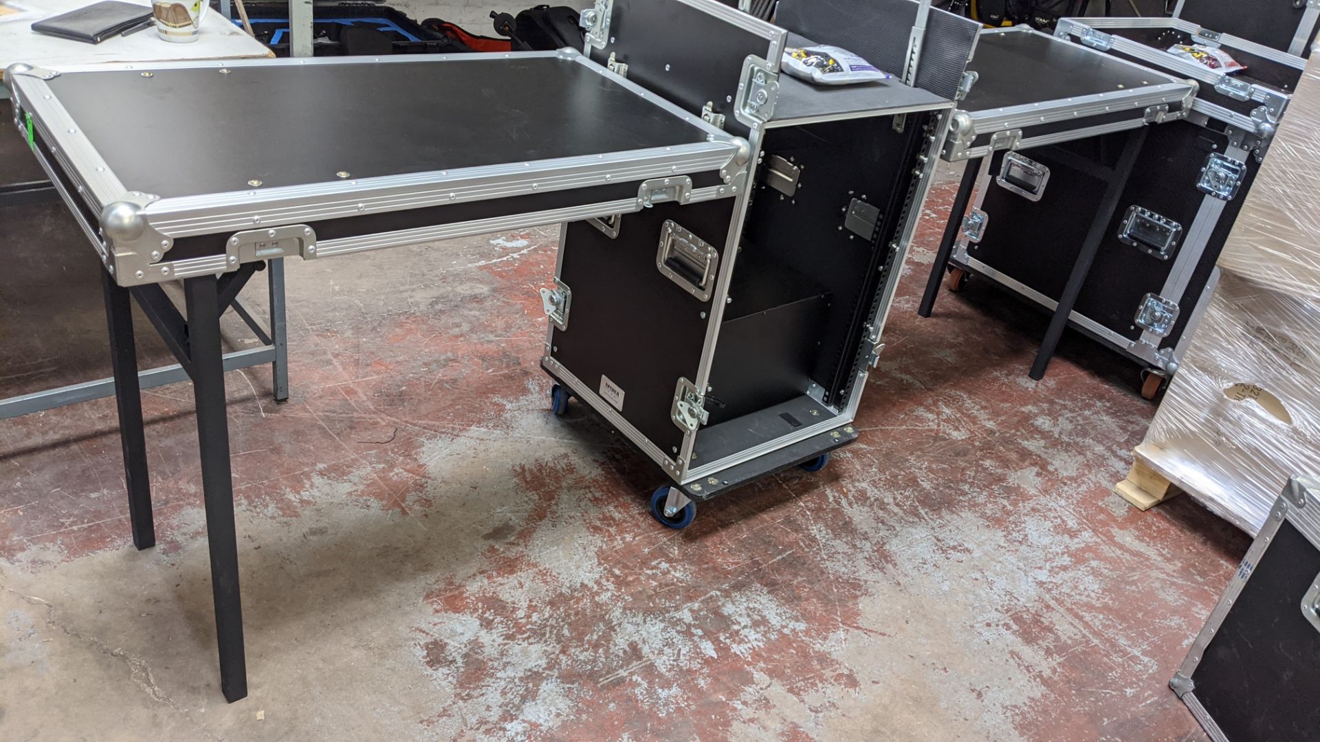 Spider 19inch rack case comprising 15U mobile rack with front & rear covers that turn into optional - Image 9 of 17