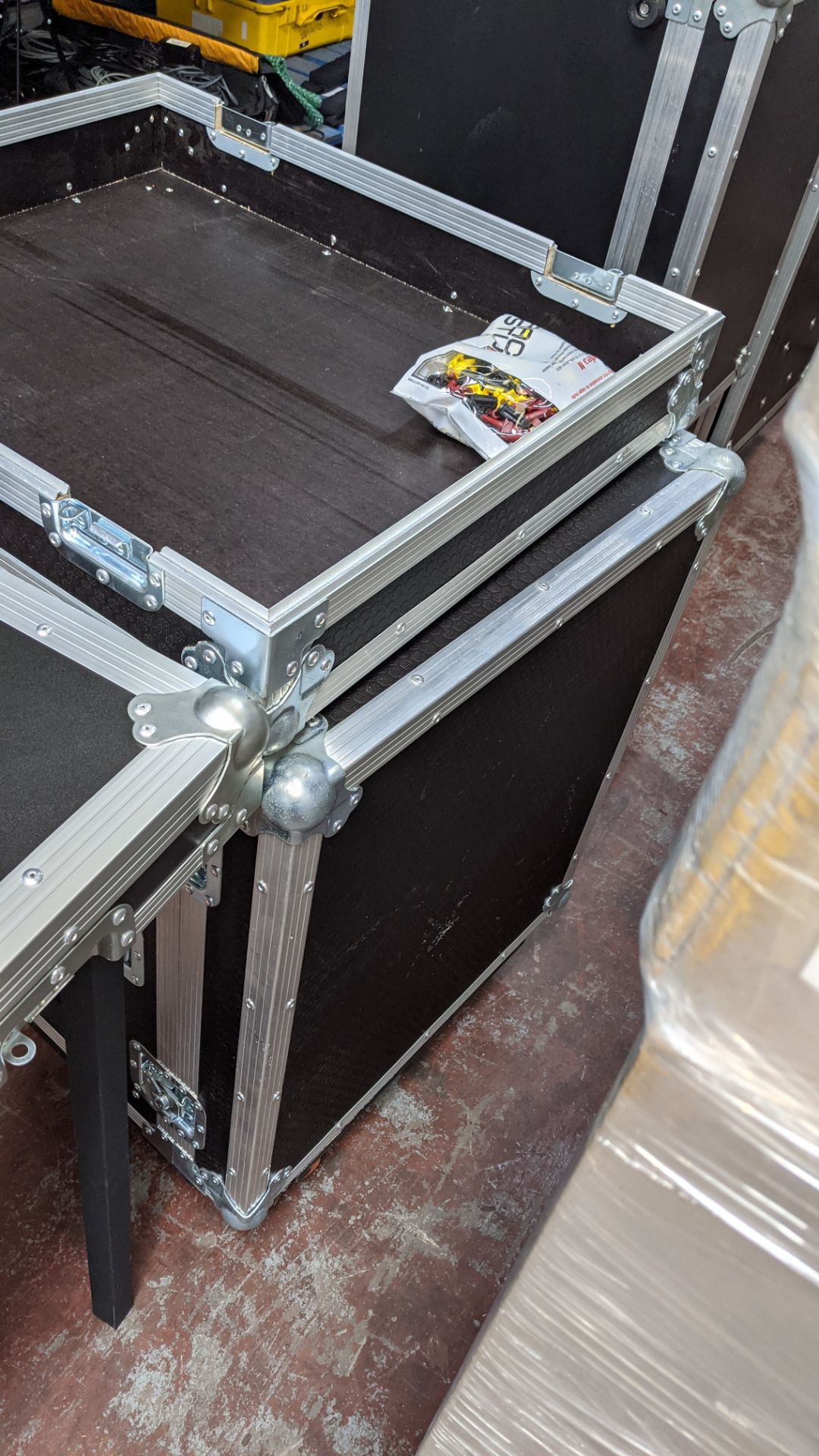 Suspended 12U 19" mobile rack/case - Image 10 of 10