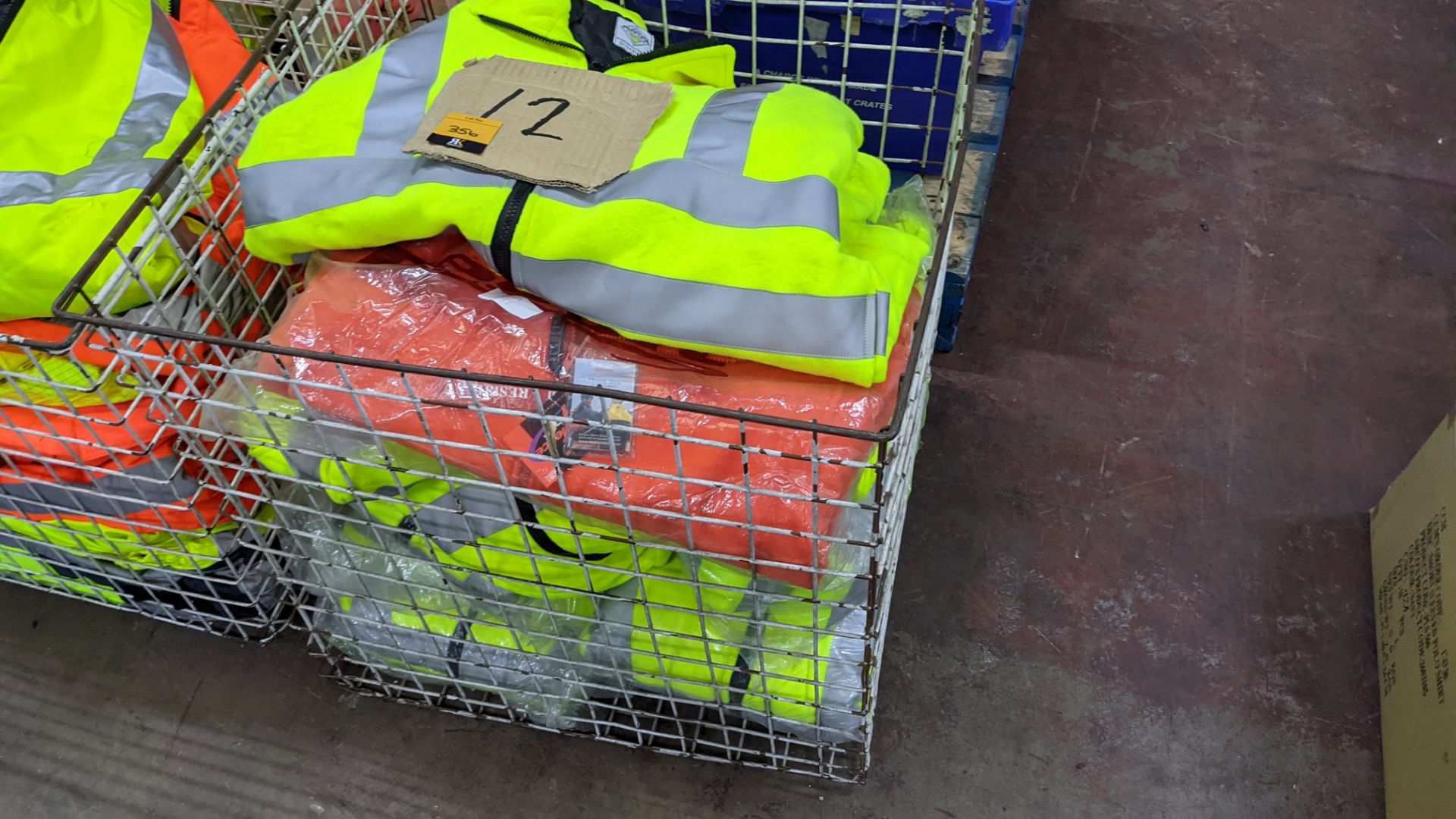 12 off assorted hi-vis jackets - Image 5 of 5