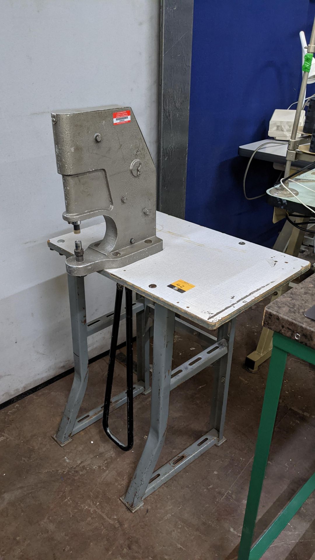 Foot operated riveting machine/press stud machine - Image 2 of 8