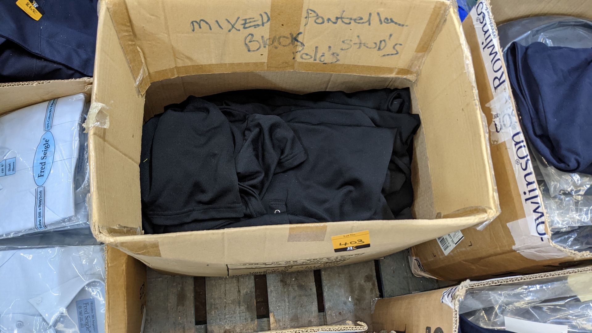 Quantity of black polo shirts - Image 2 of 4