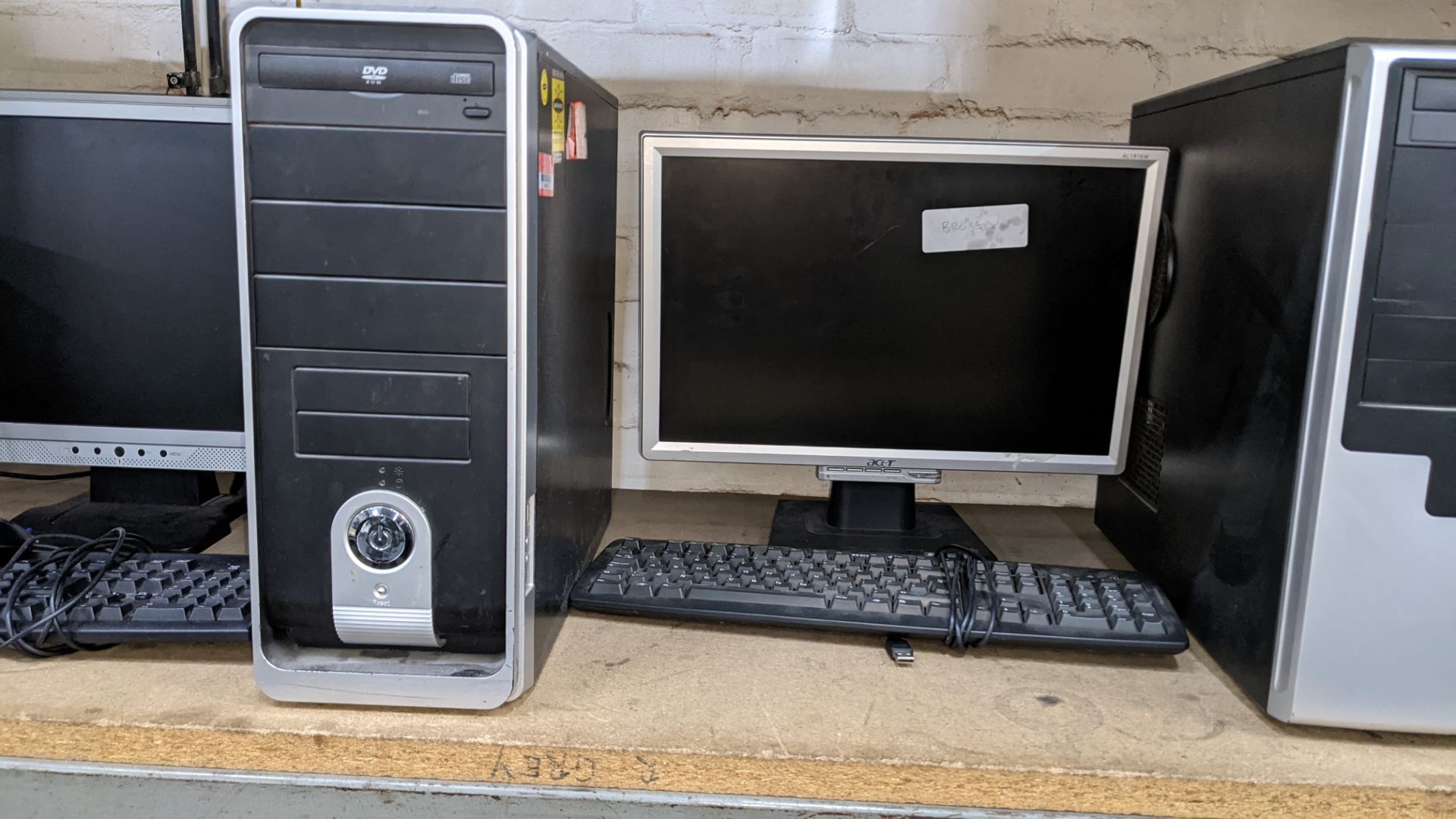 3 off assorted desktop computers each with monitor, keyboard & mouse - Image 4 of 6