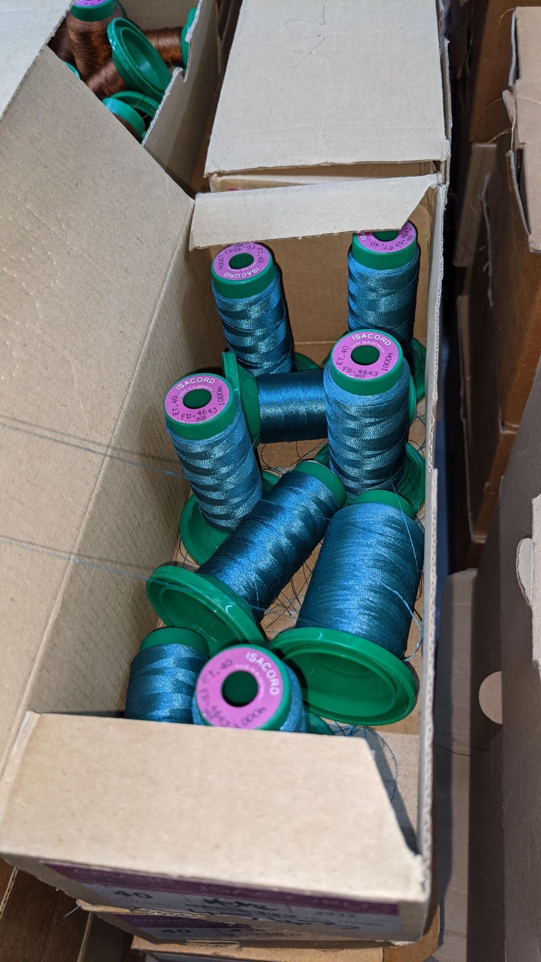 20 boxes of Ackermann Isacord (40) polyester thread - Image 4 of 11