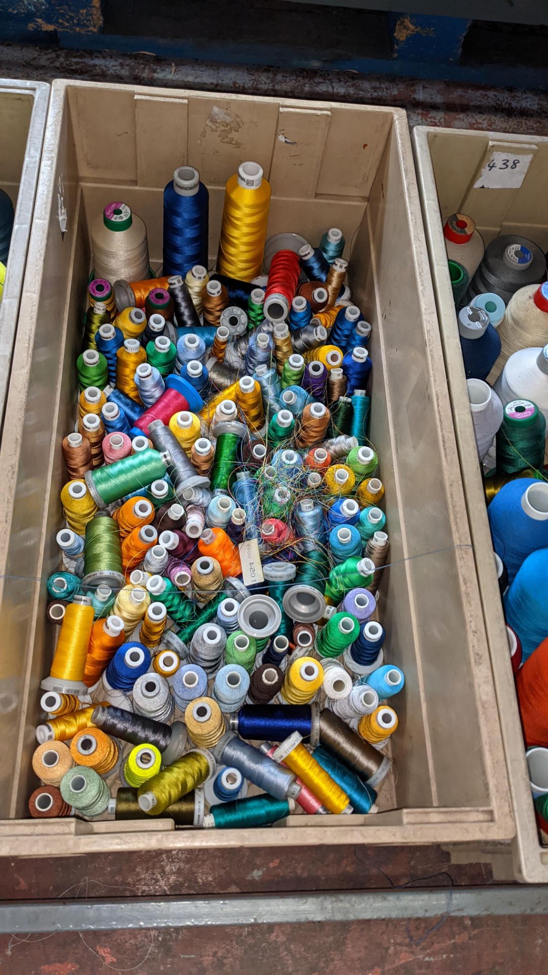 The contents of 3 large crates of assorted embroidery thread - Image 4 of 5