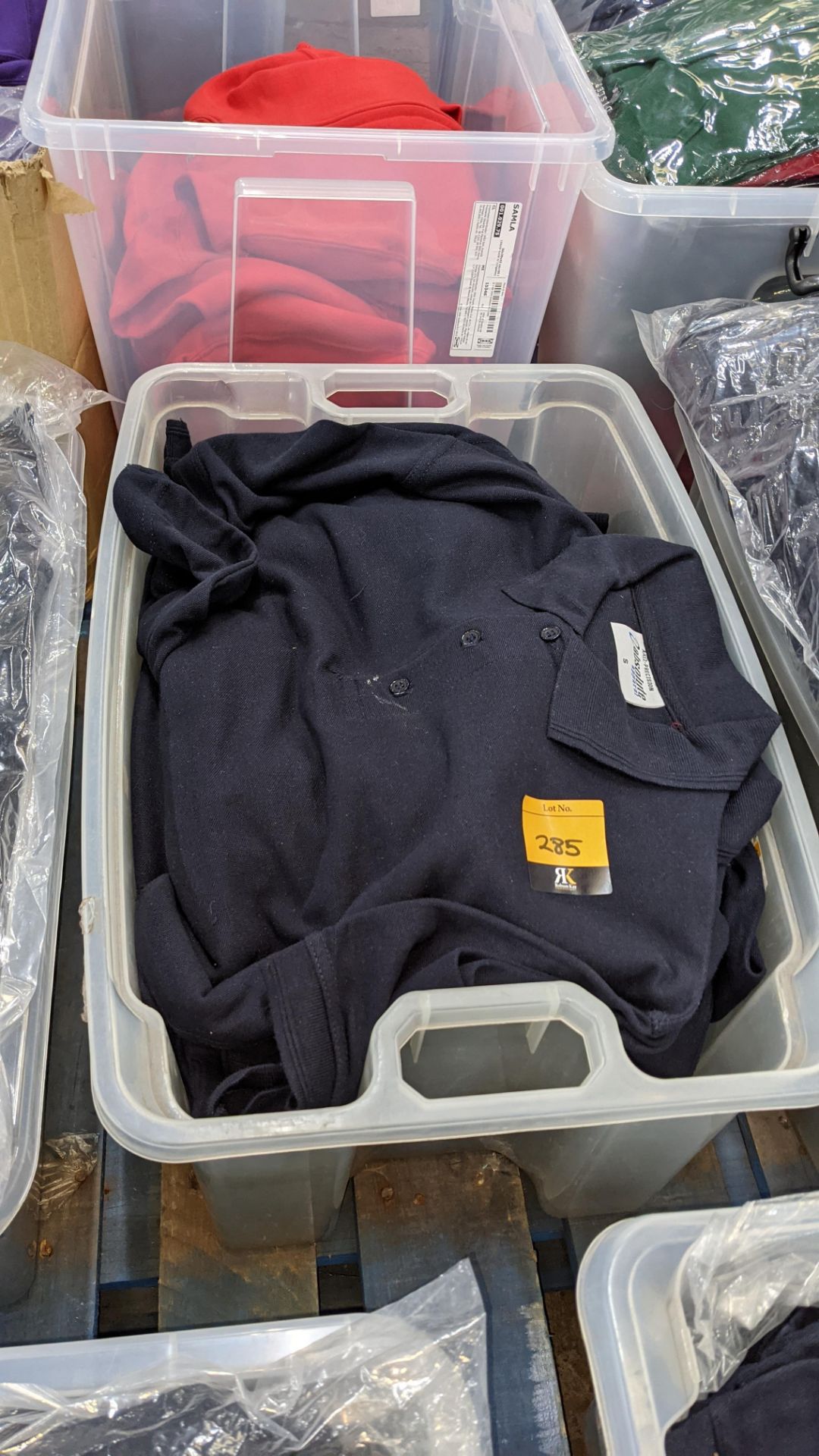 The contents of a crate of navy polo shirts. NB crate excluded - Image 2 of 4