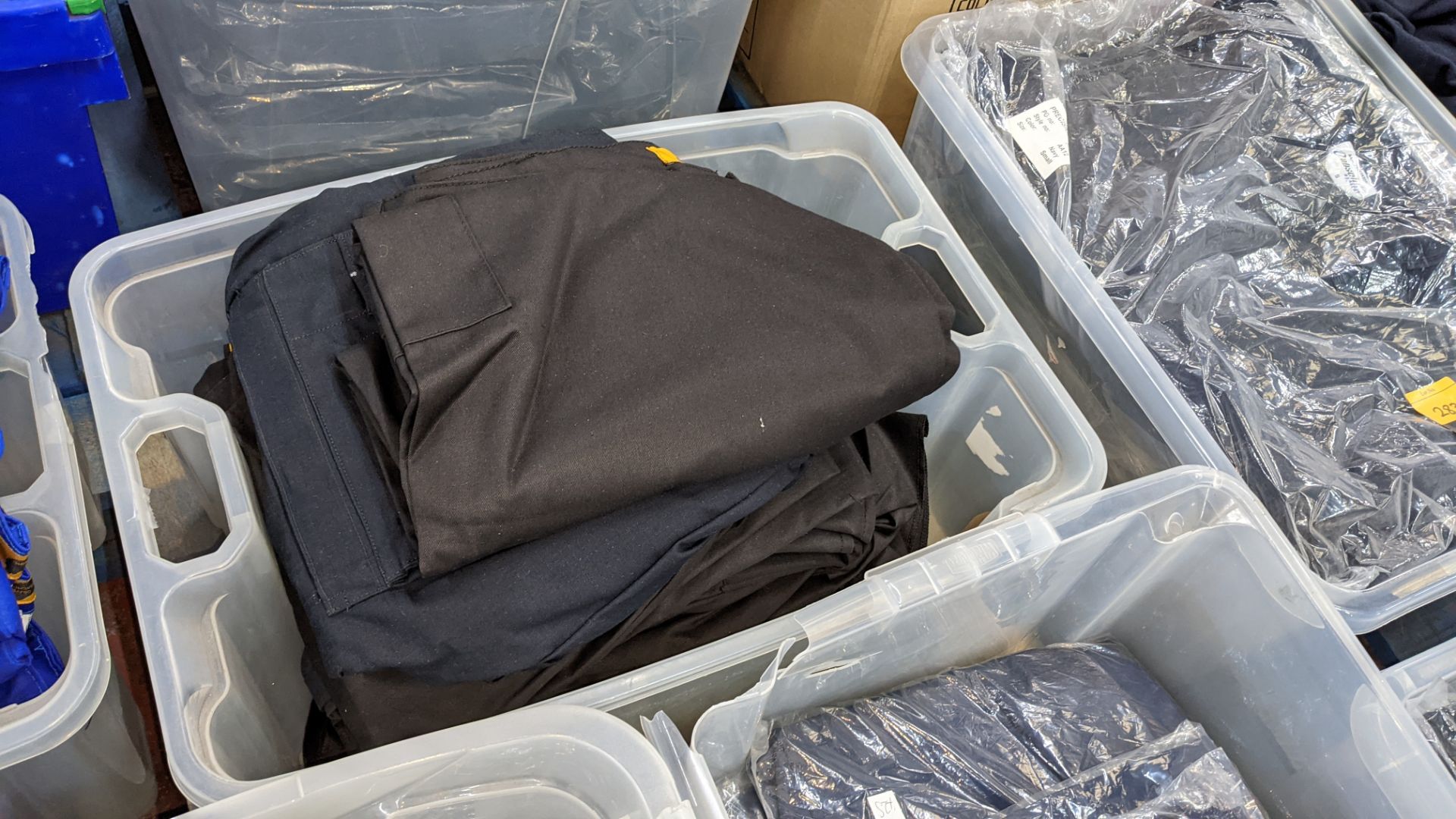 The contents of 3 crates of assorted work trousers. NB crates excluded - Image 5 of 6