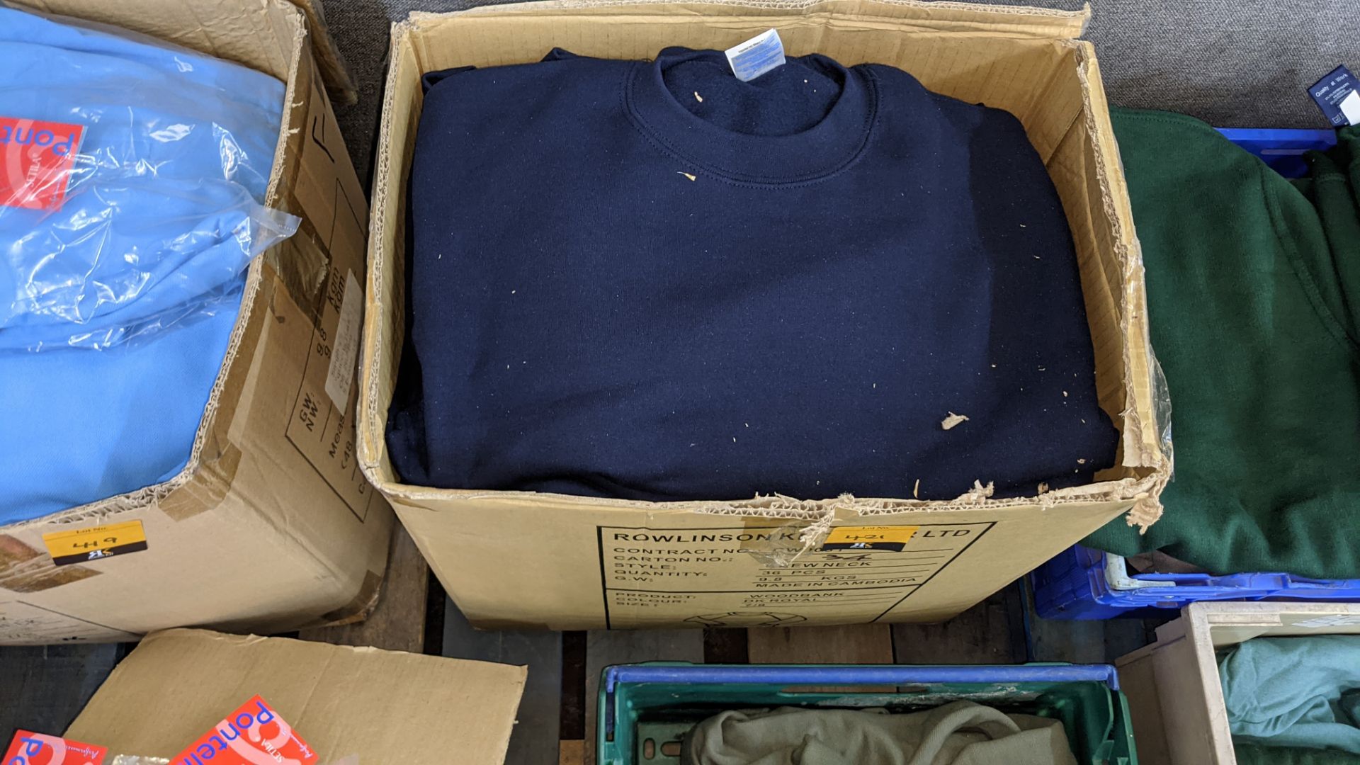 Quantity of blue sweatshirts - Image 2 of 4