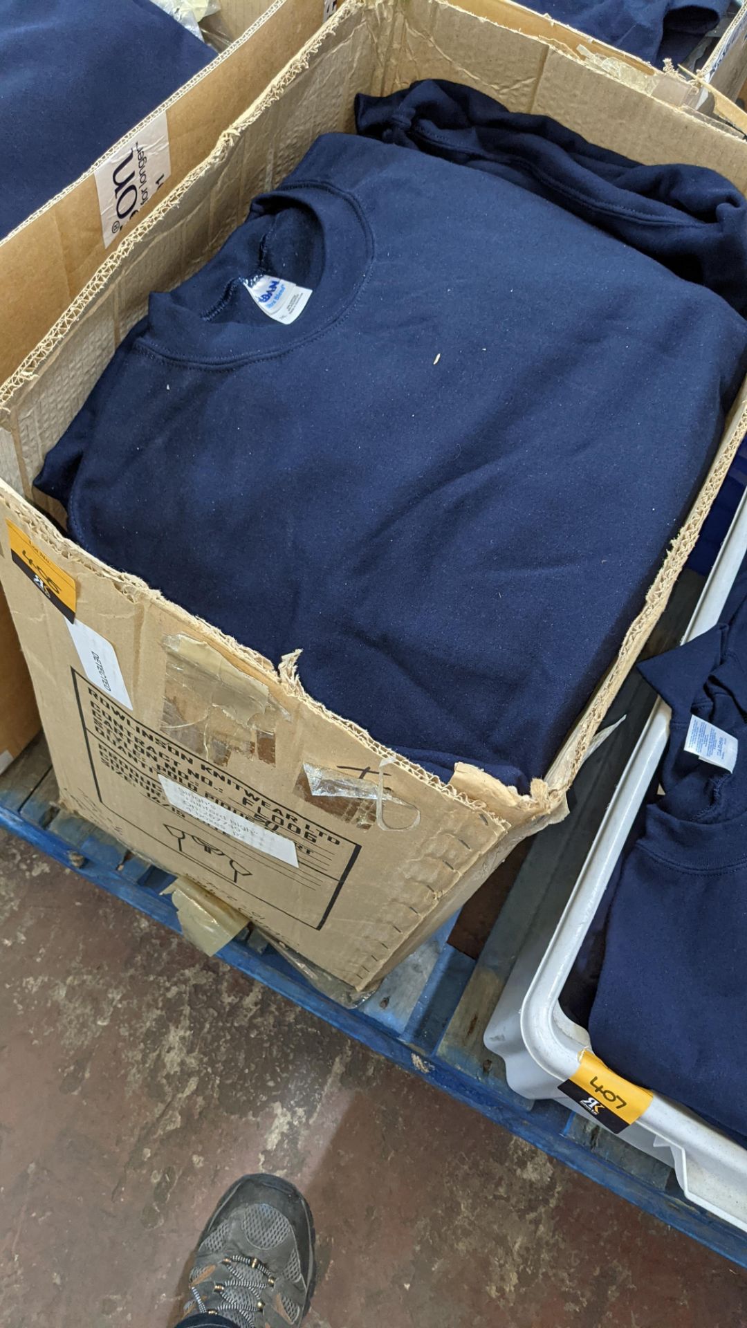 Quantity of blue sweatshirts - Image 4 of 4