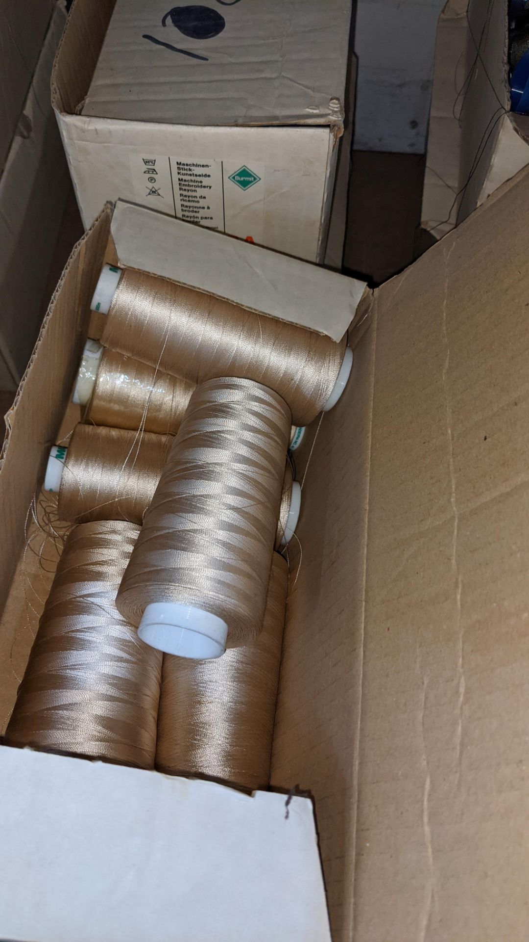 8 boxes of Madeira Burmit No. 40 rayon embroidery thread - Image 9 of 11