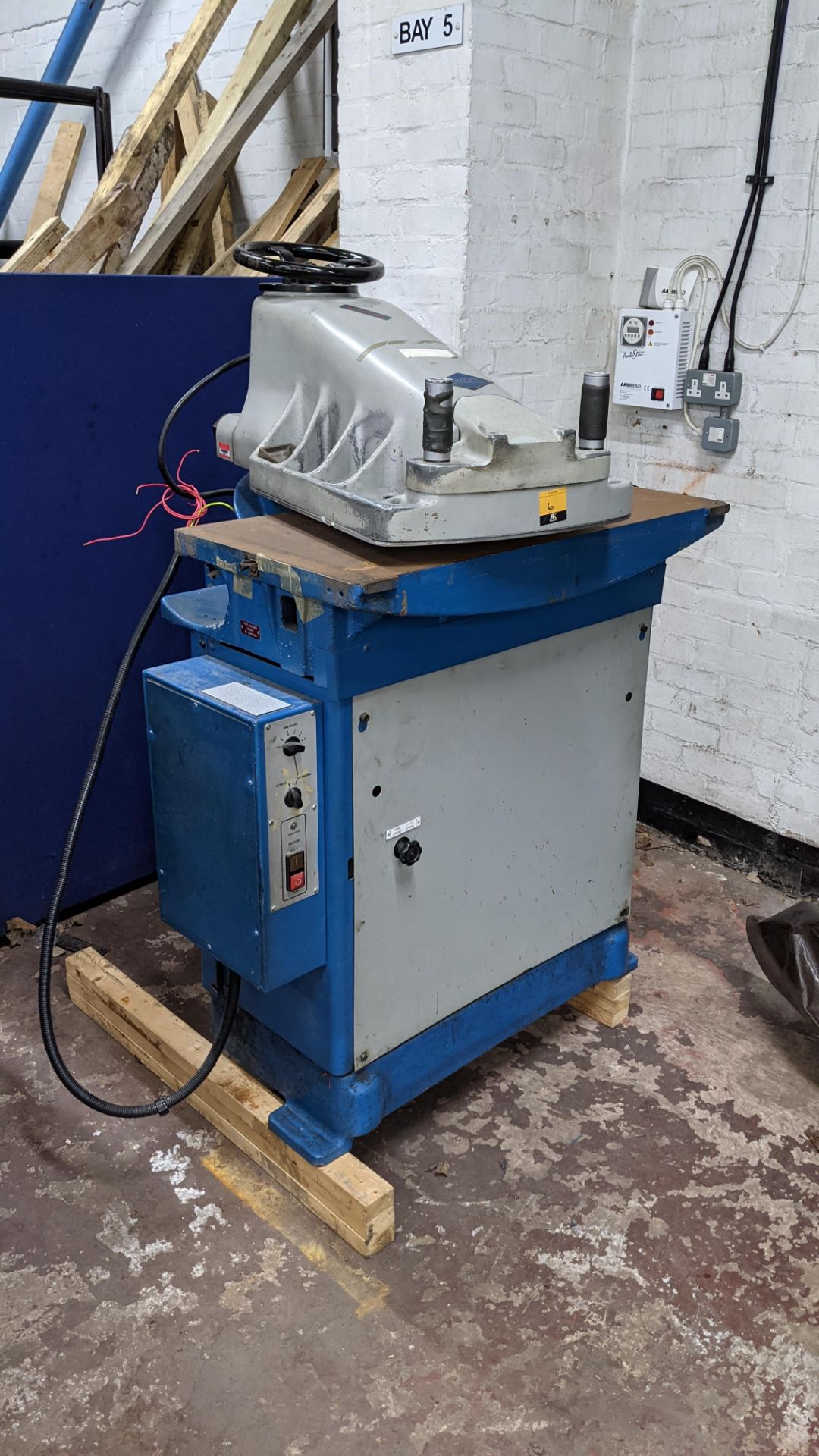 Samco hytronic cutting press model SB-218