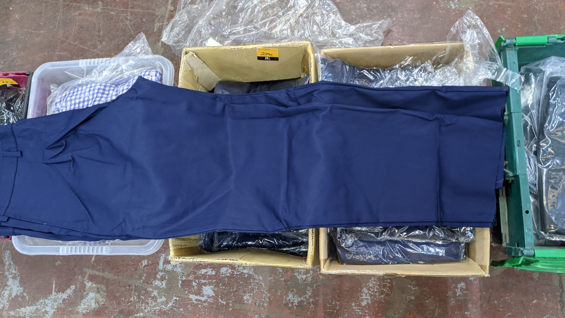 Approx 21 off blue work trousers - 2 boxes - Image 4 of 5