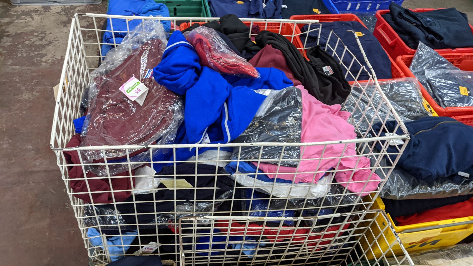 The contents of a large cage of assorted children's garments - Image 10 of 10