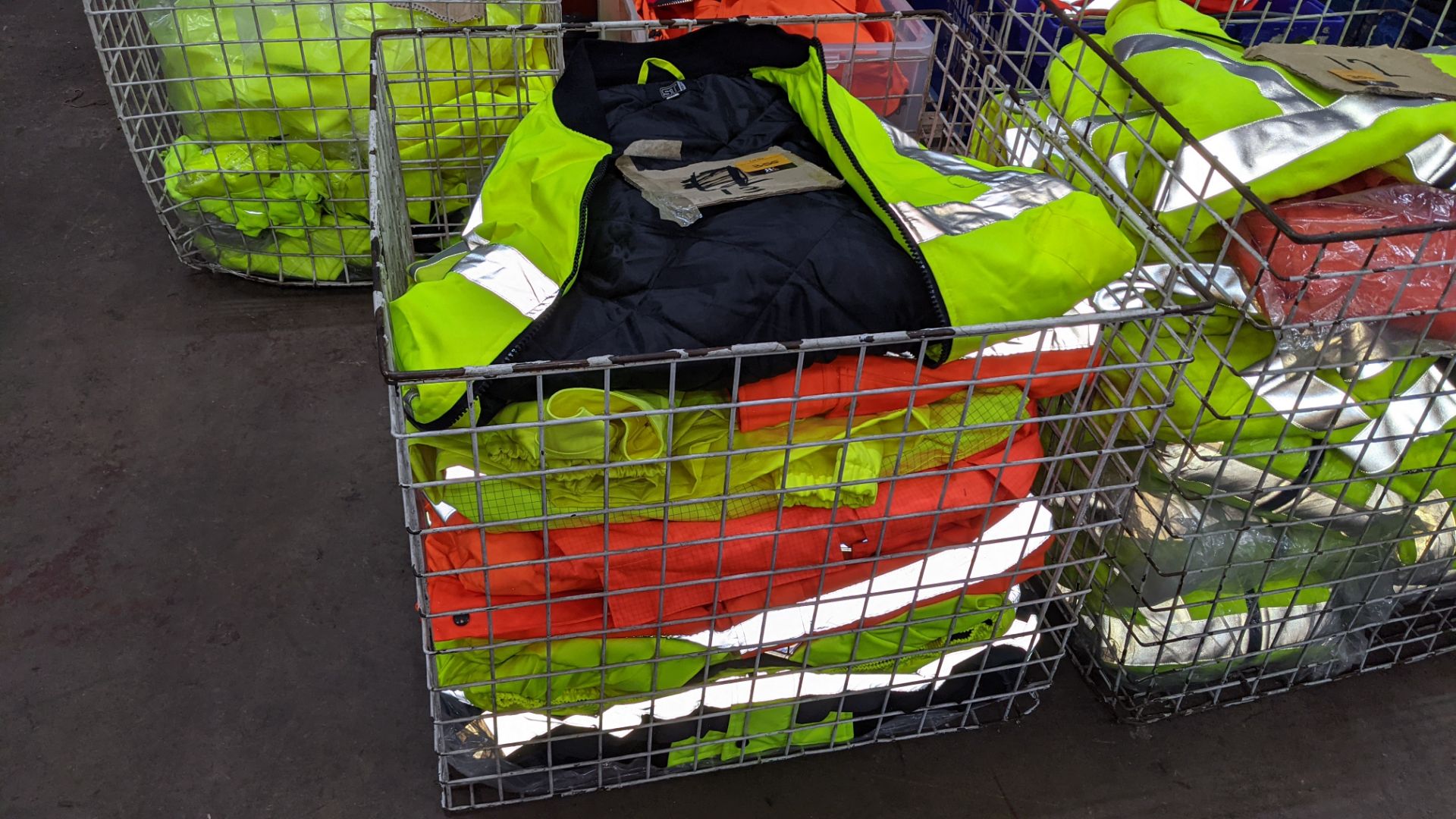 13 off assorted hi-vis jackets - Image 2 of 4