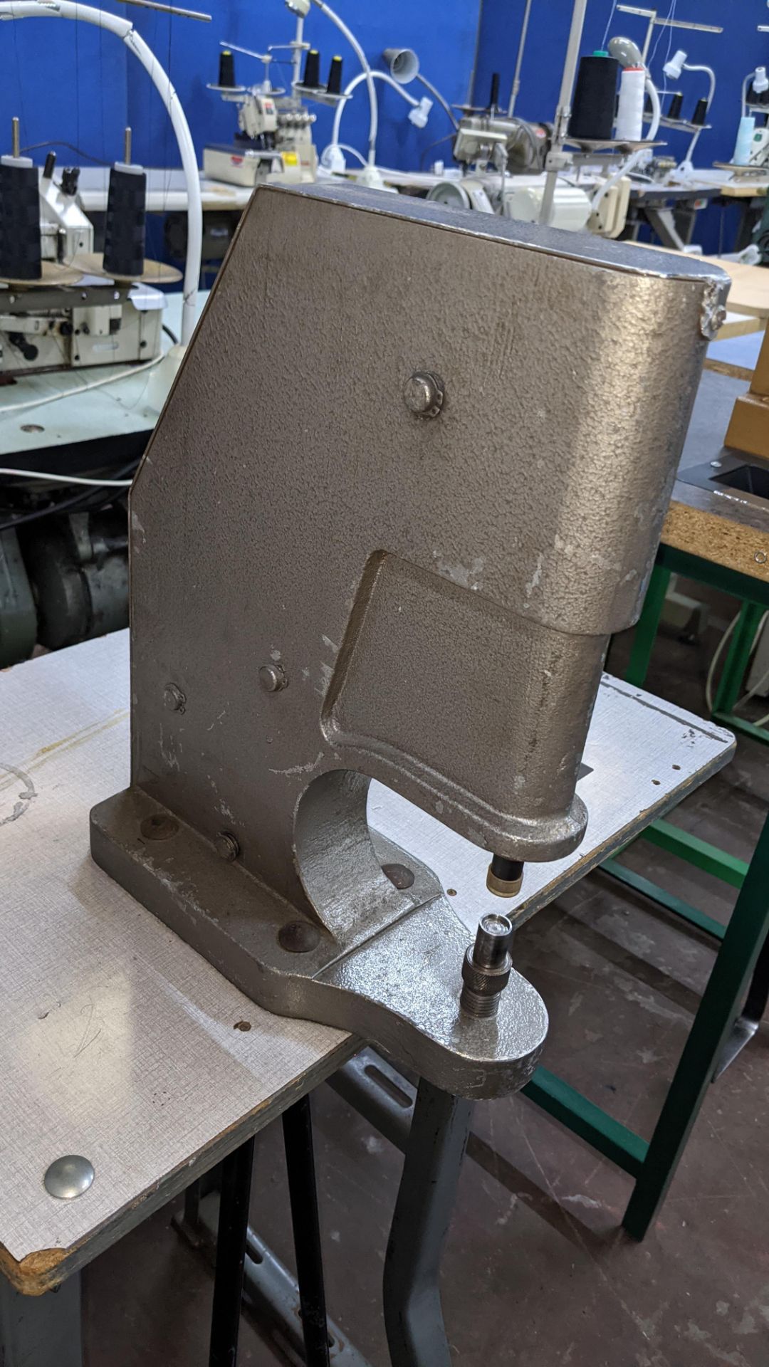 Foot operated riveting machine/press stud machine - Image 7 of 8