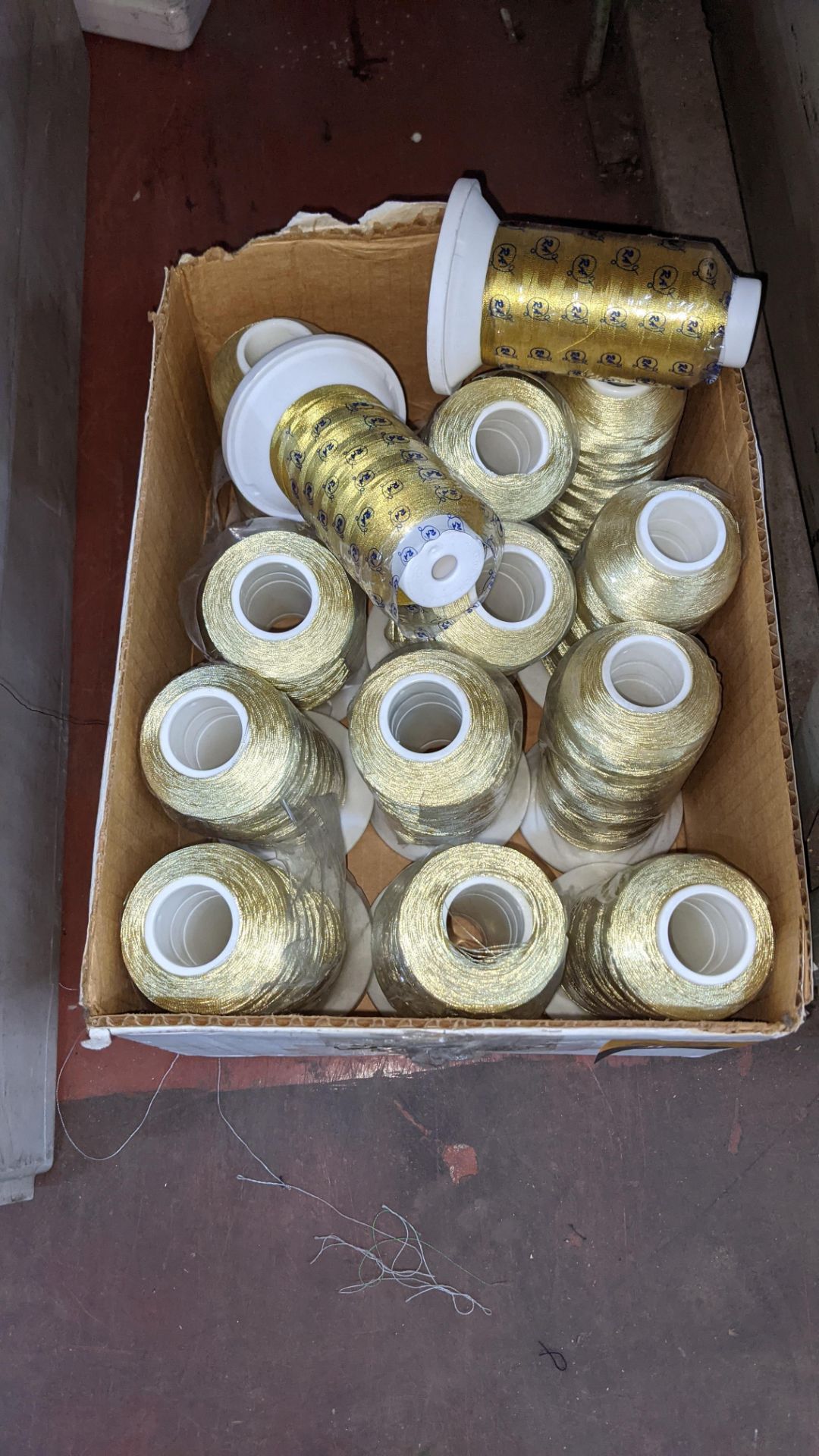 Box of gold thread, comprising 12 reels of metallic Euro glo & 2 reels of "Gov't Gold" - Image 2 of 3