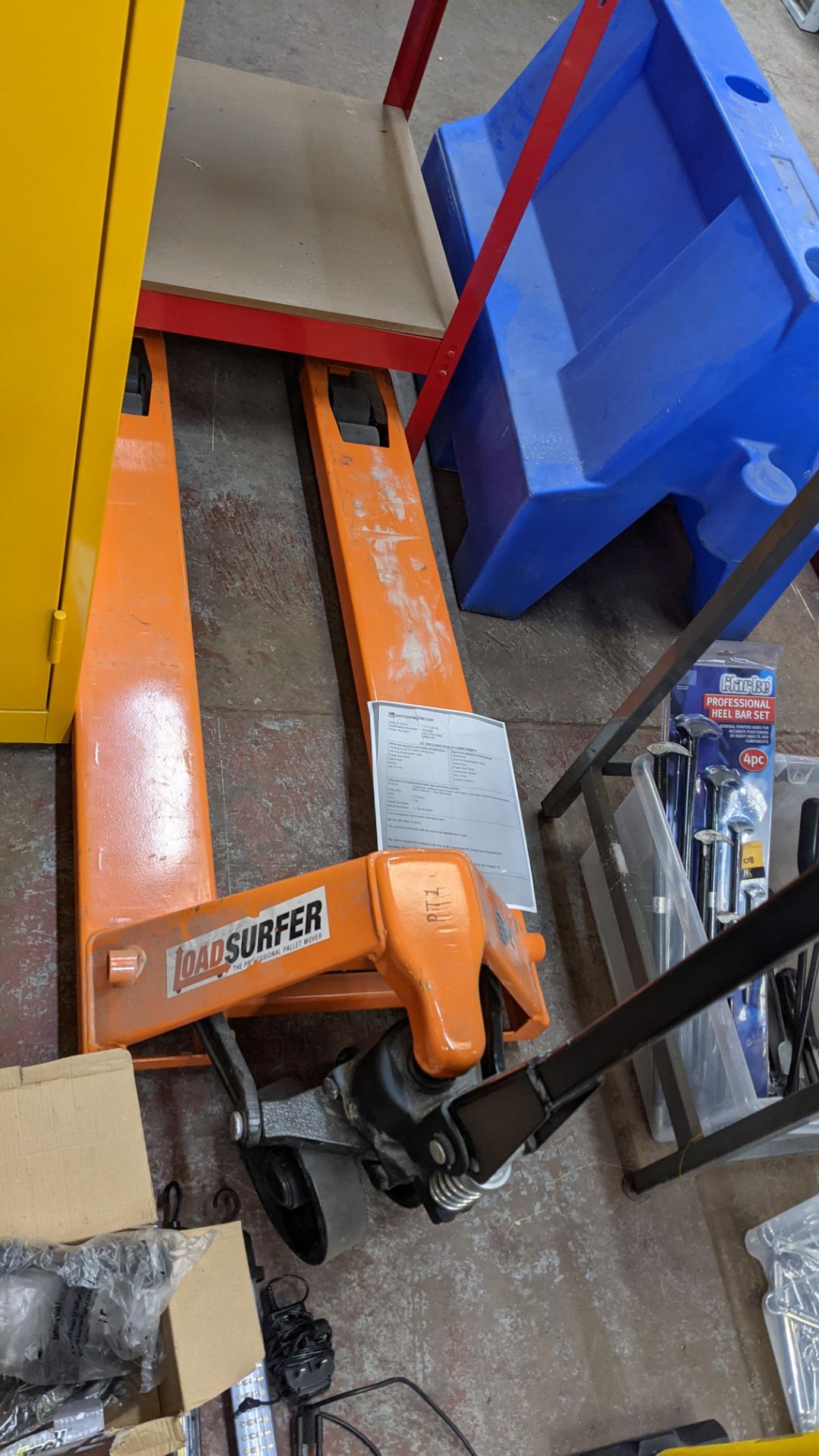 Load surfer 2500kg Euro pallet truck including EC declaration of conformity - Image 6 of 6