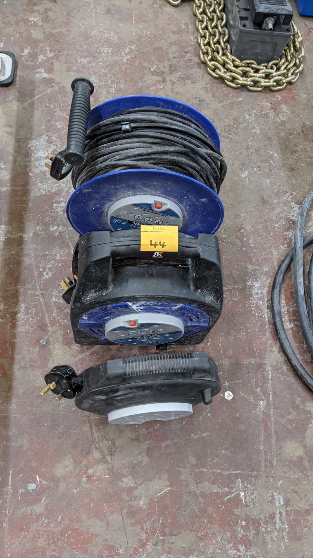 3 off assorted multi-socket electrical extension reels - Image 2 of 6