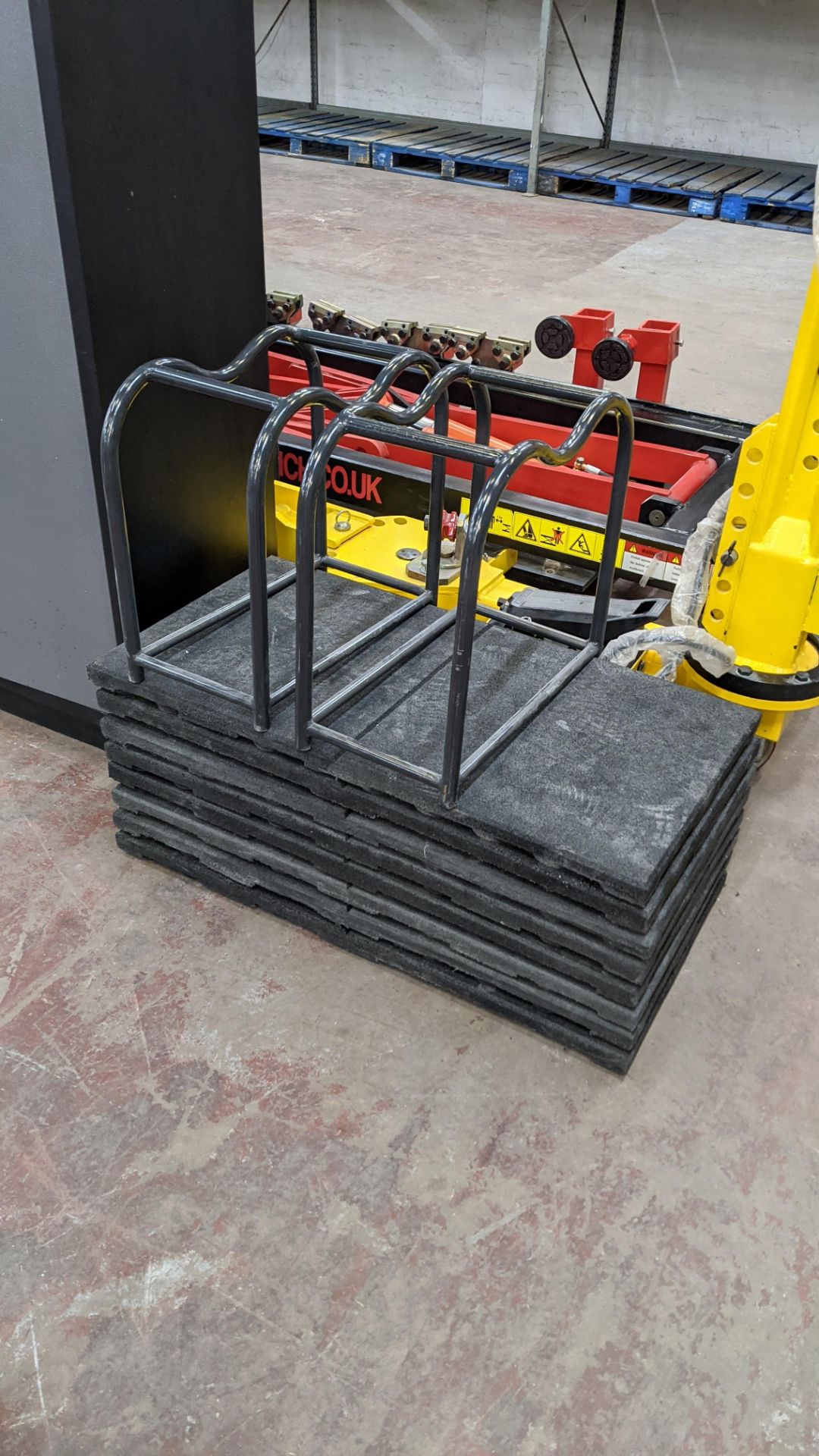 2020 Autobench model AB10T quick pull bench including large rising platform, Enerpac pulling trolley - Image 7 of 27