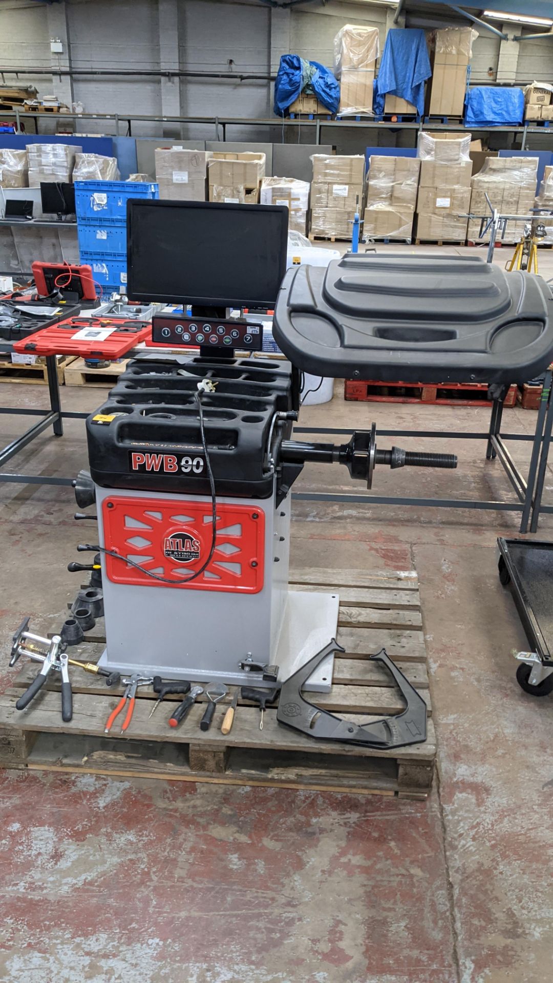 2019 Atlas Platinum type PWB90 3D wheel balancing system with TFT screen including wide variety of a