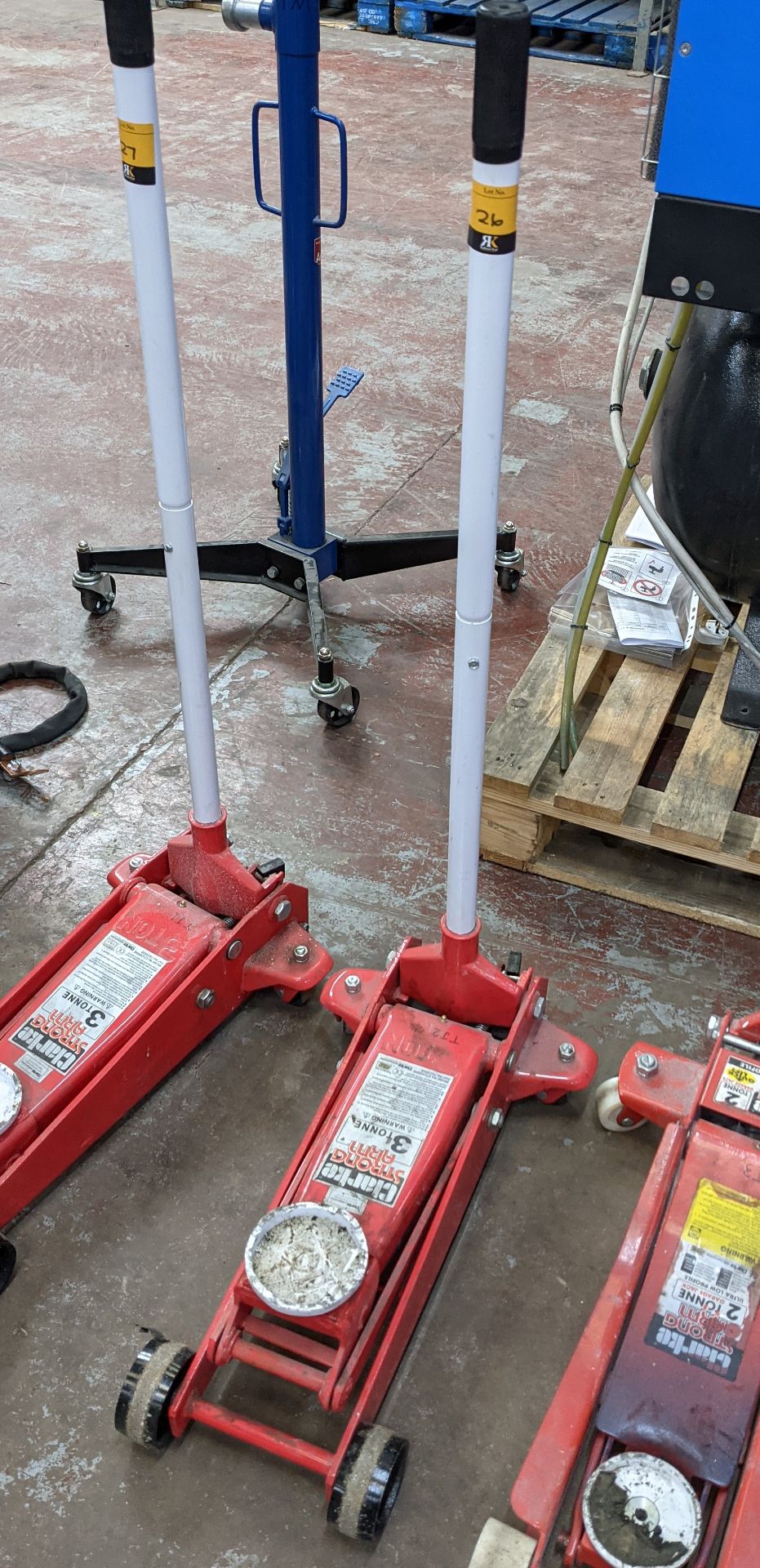 Clarke STRONG-ARM 3 ton trolley jack model CTJ3000G