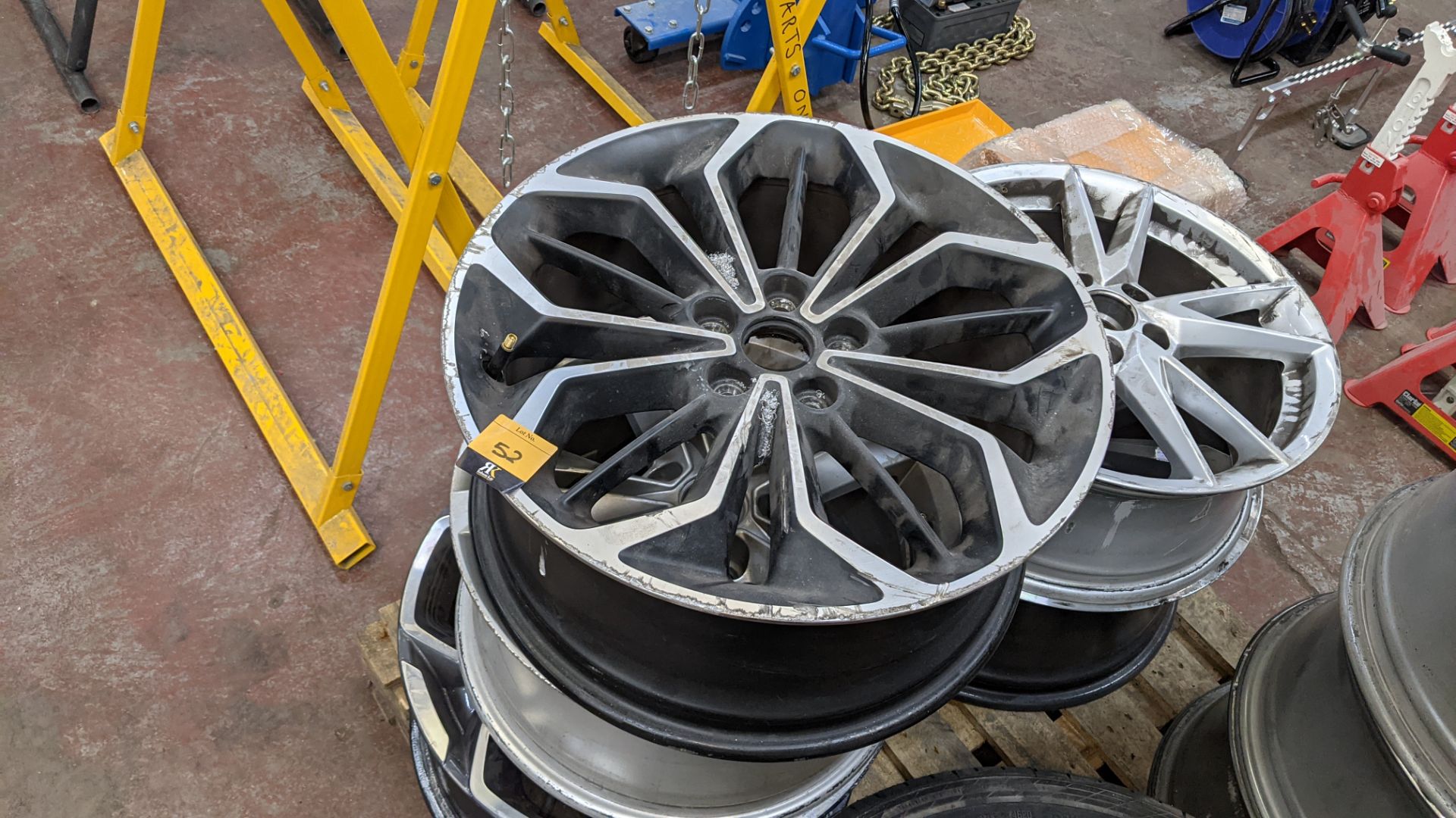 5 off assorted alloy wheels - Image 3 of 9