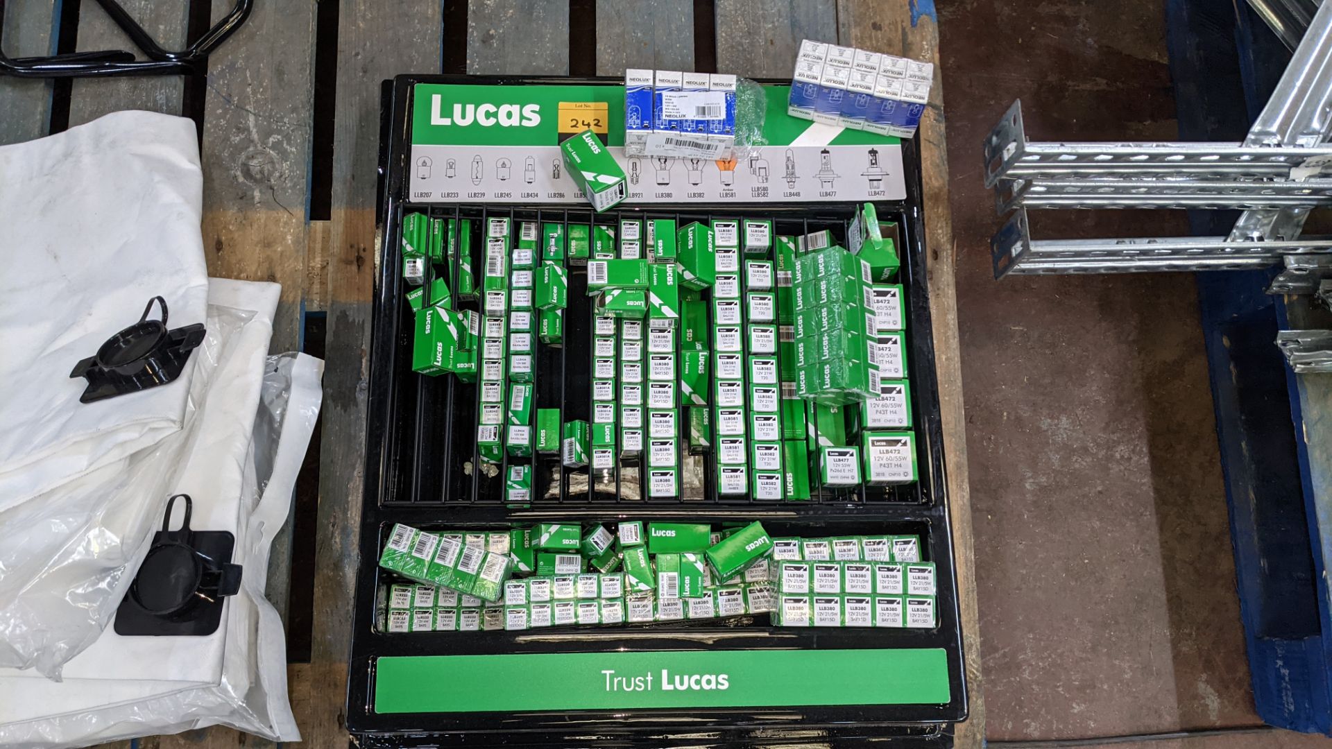 Large quantity of Lucas & Neolux car bulbs including dispensing/display stand - Image 2 of 8