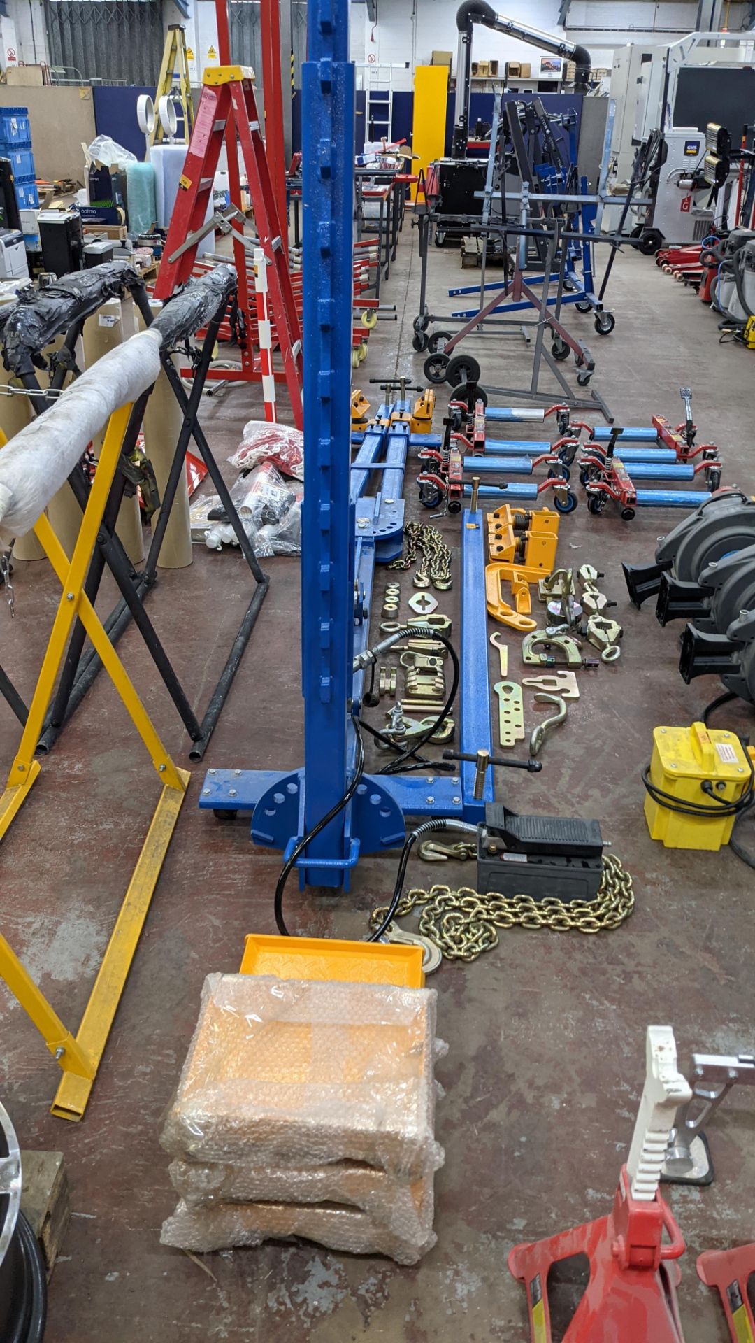 2019 AA4C auto repair bench model AA-ACR169. Please note this lot comprises the large blue metal fr - Image 11 of 32