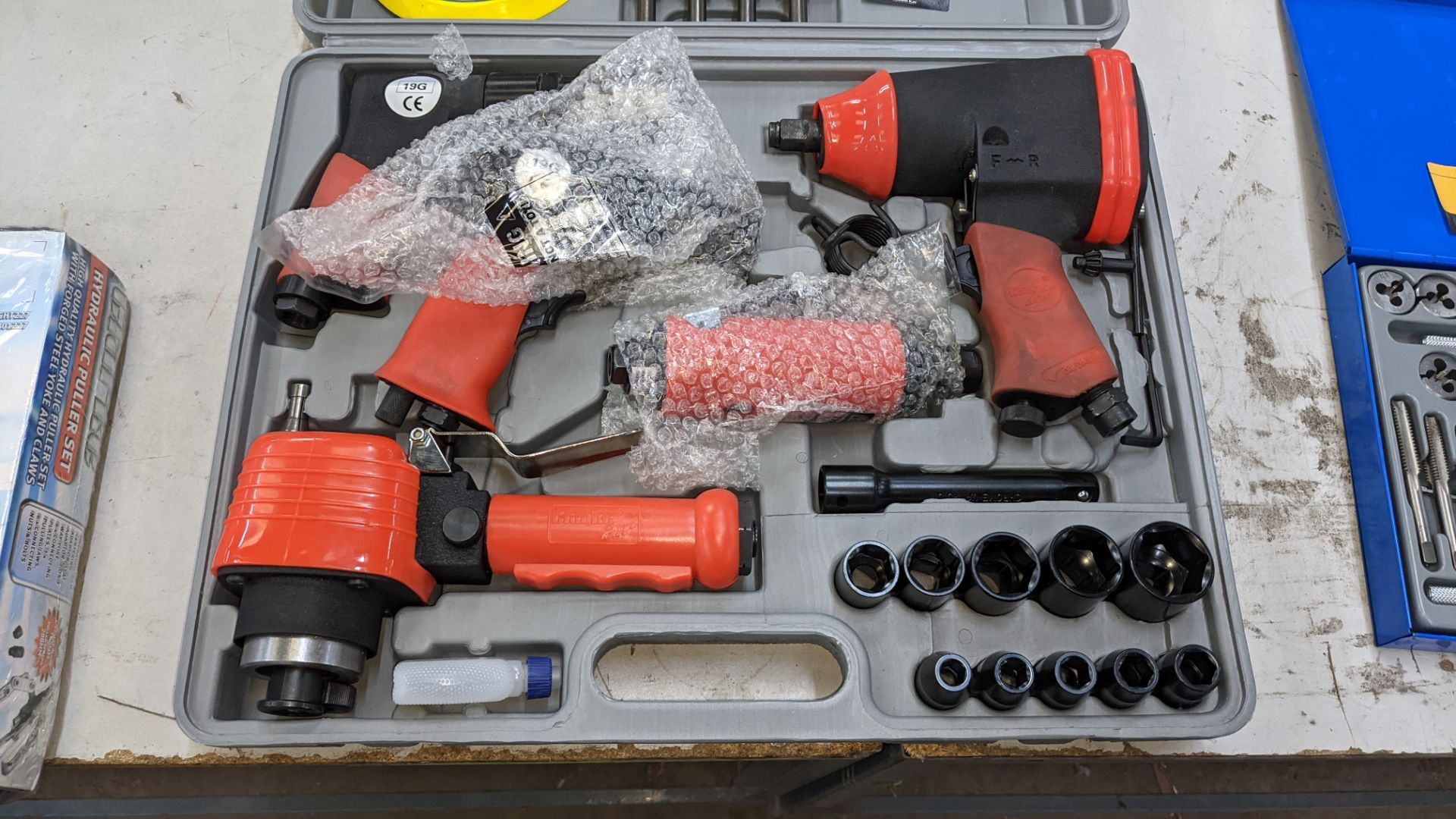 Clarke air tool set in case comprising 1/2" square drive impact wrench, air hammer, 3/8" air drill, - Image 3 of 10