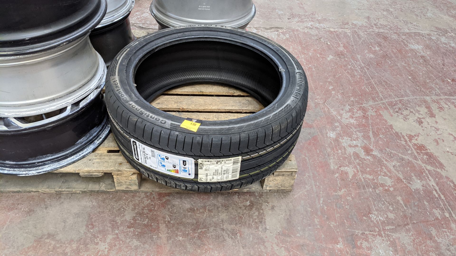 Continental Sport Contact 5 SUV tyre, appears to be new & unused, size 255/40 R 20XL 101V