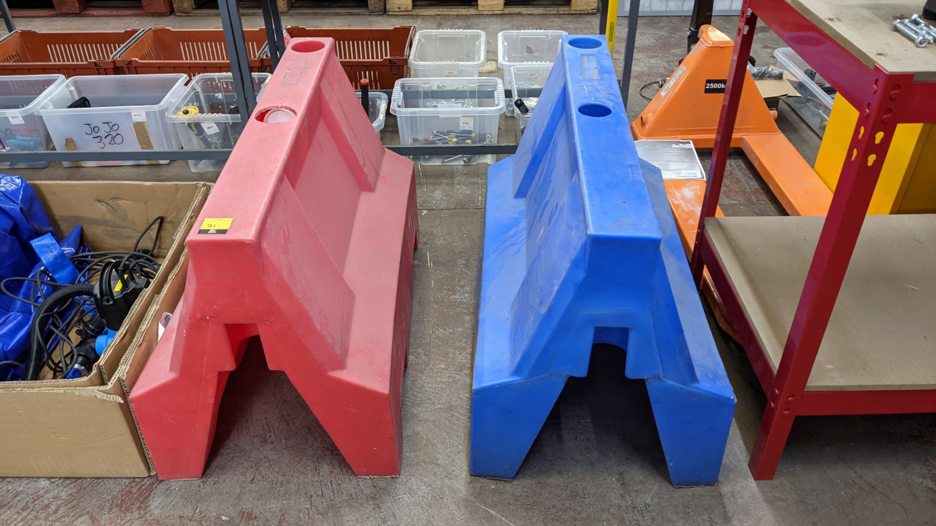 Pair of plastic barriers measuring approximately 980mm x 500mm x 660mm - Image 3 of 5