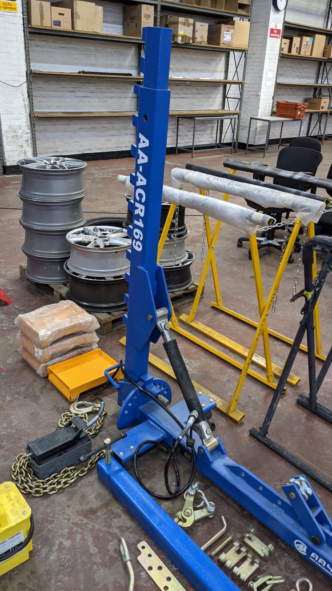 2019 AA4C auto repair bench model AA-ACR169. Please note this lot comprises the large blue metal fr - Image 9 of 32
