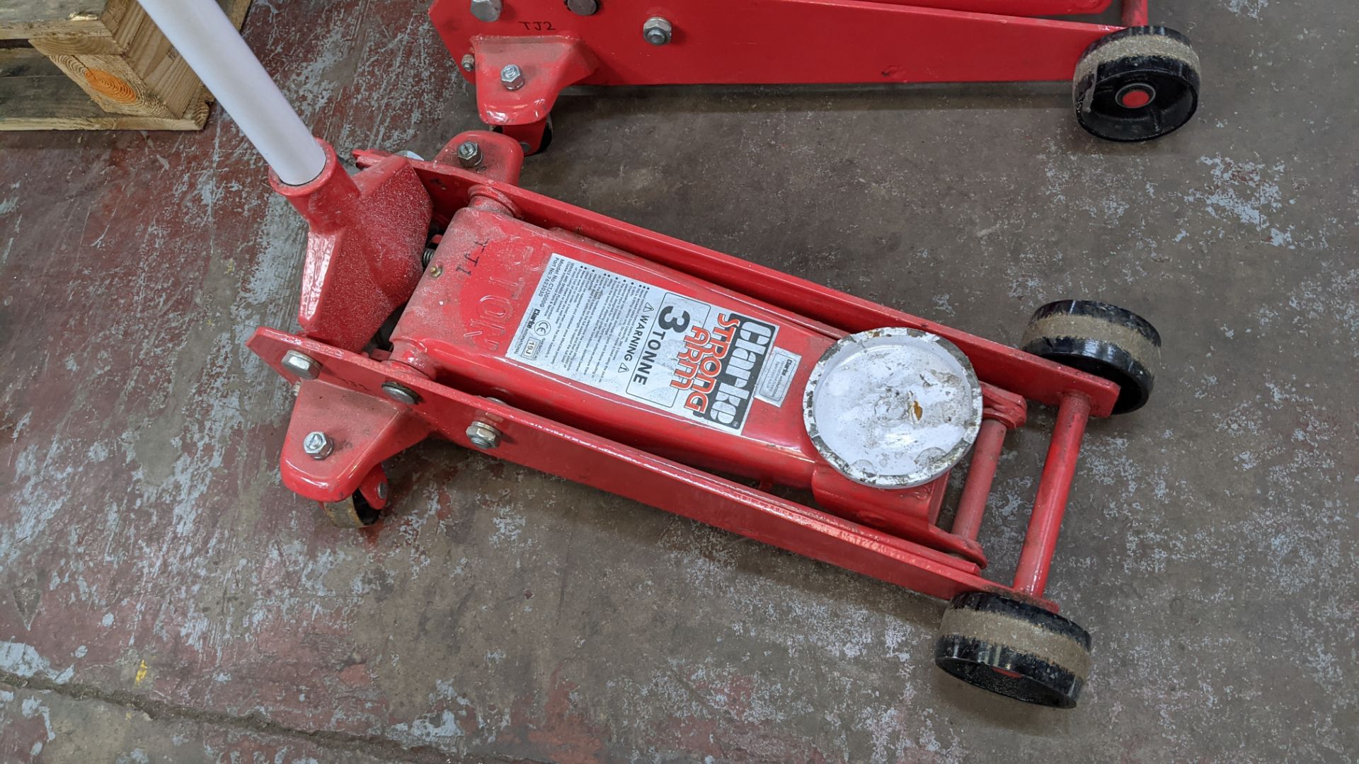 Clarke STRONG-ARM 3 ton trolley jack model CTJ3000G - Image 6 of 6