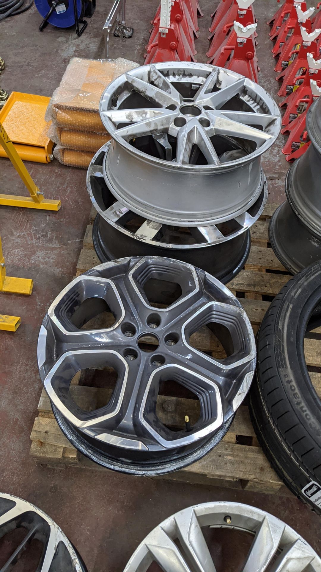 5 off assorted alloy wheels - Image 8 of 9