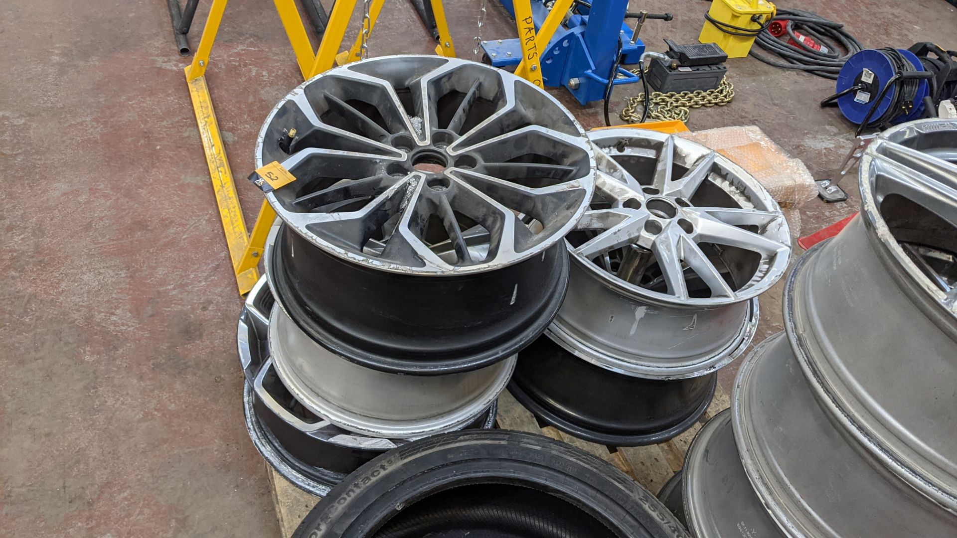 5 off assorted alloy wheels - Image 2 of 9