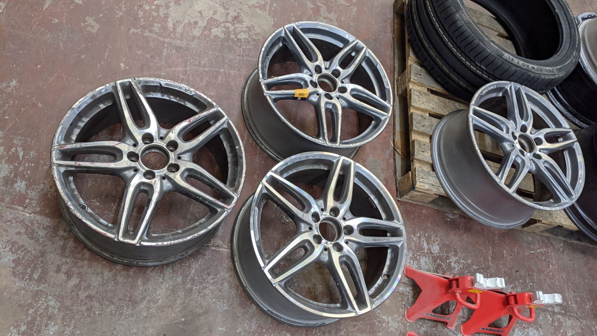 Set of 4 AMG 19" alloy wheels in 2 tone grey painted & silver polished finish - Image 4 of 16